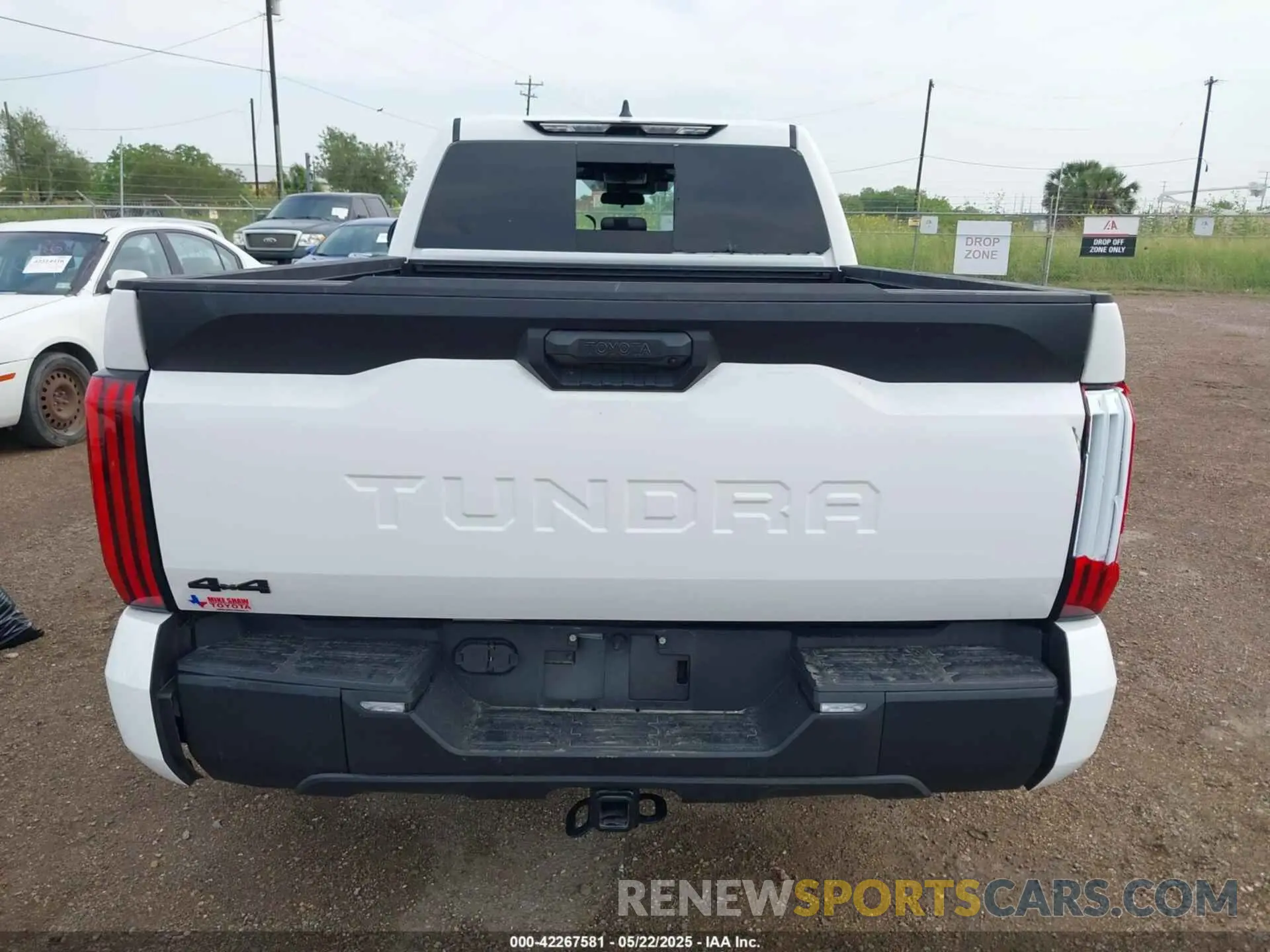 15 Photograph of a damaged car 5TFKB5DA4SX280387 TOYOTA TUNDRA 2025