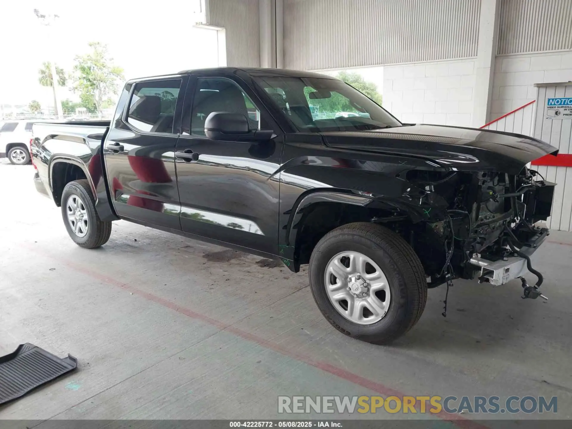1 Photograph of a damaged car 5TFKB5DB9SX282404 TOYOTA TUNDRA 2025