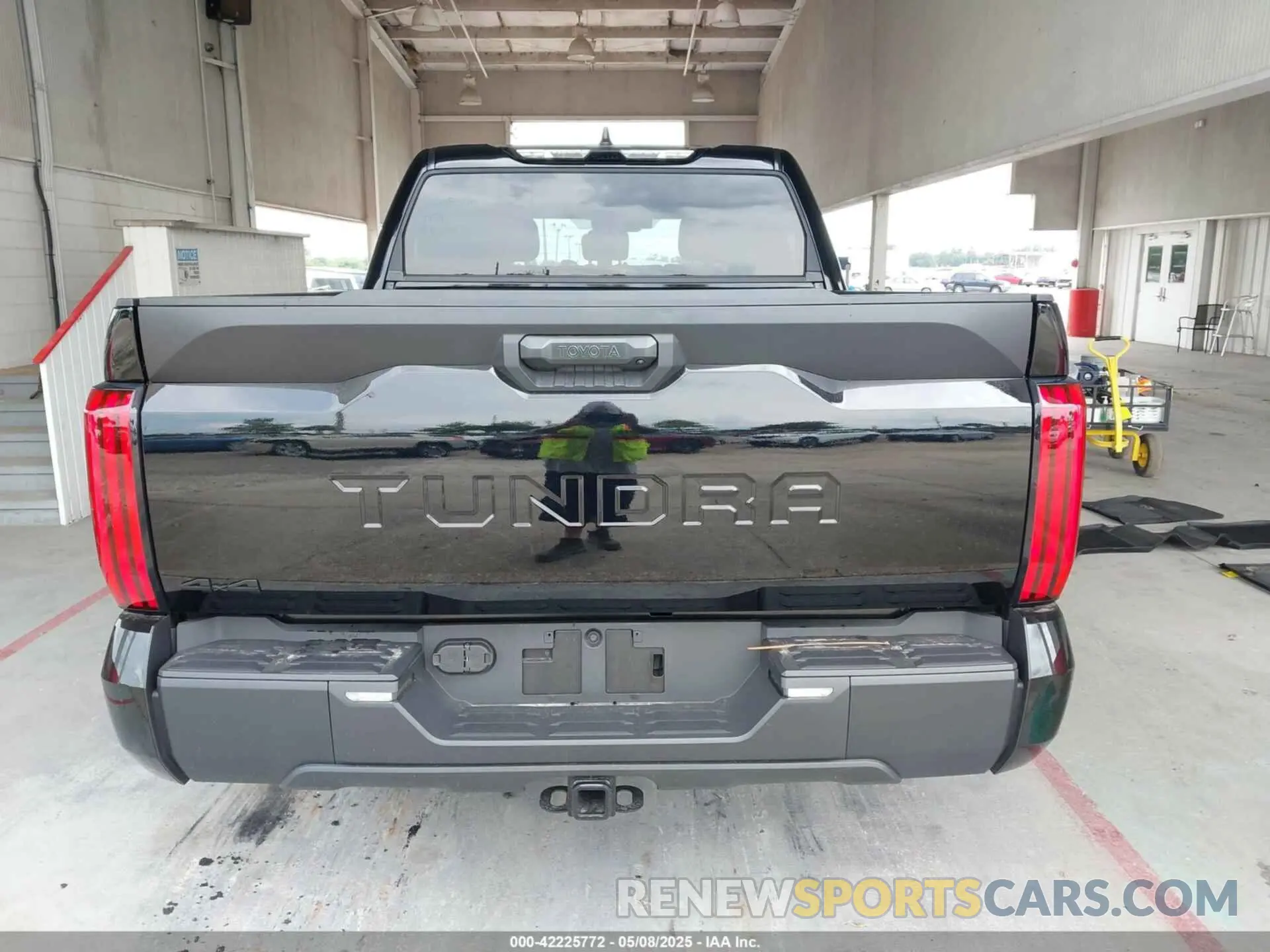 17 Photograph of a damaged car 5TFKB5DB9SX282404 TOYOTA TUNDRA 2025