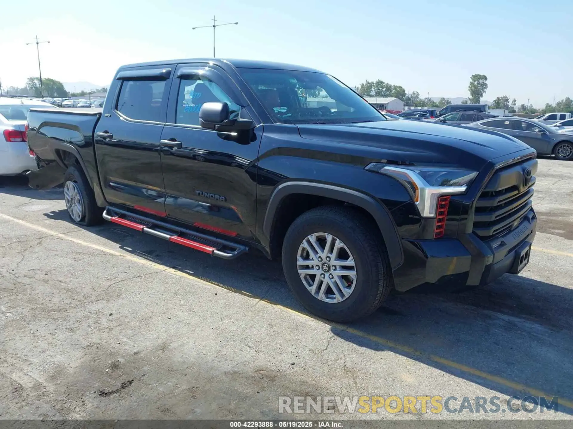 1 Photograph of a damaged car 5TFLA5AB8SX045320 TOYOTA TUNDRA 2025