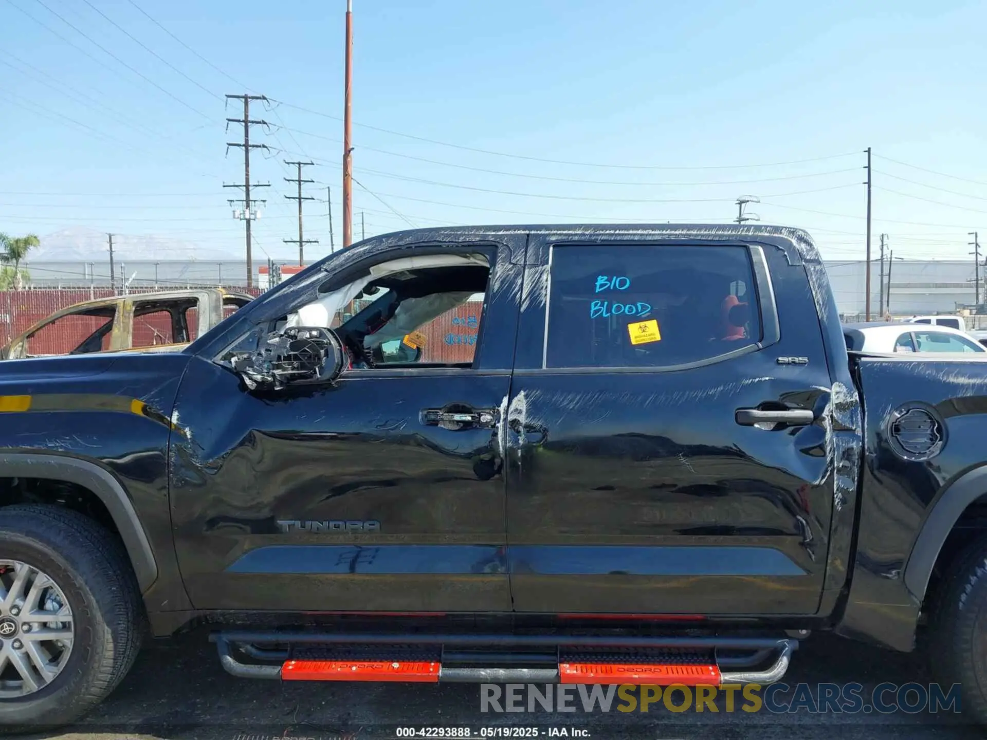 19 Photograph of a damaged car 5TFLA5AB8SX045320 TOYOTA TUNDRA 2025
