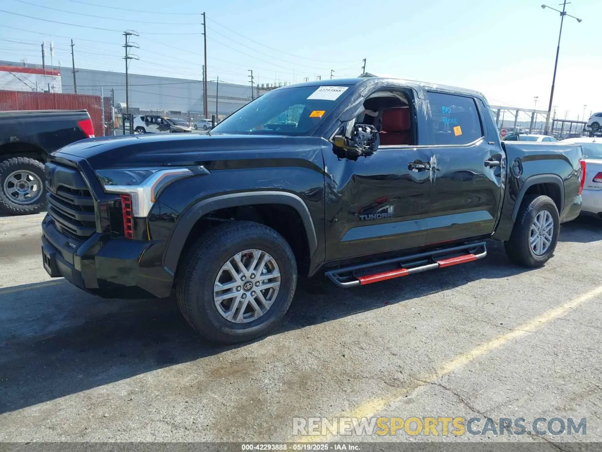 2 Photograph of a damaged car 5TFLA5AB8SX045320 TOYOTA TUNDRA 2025