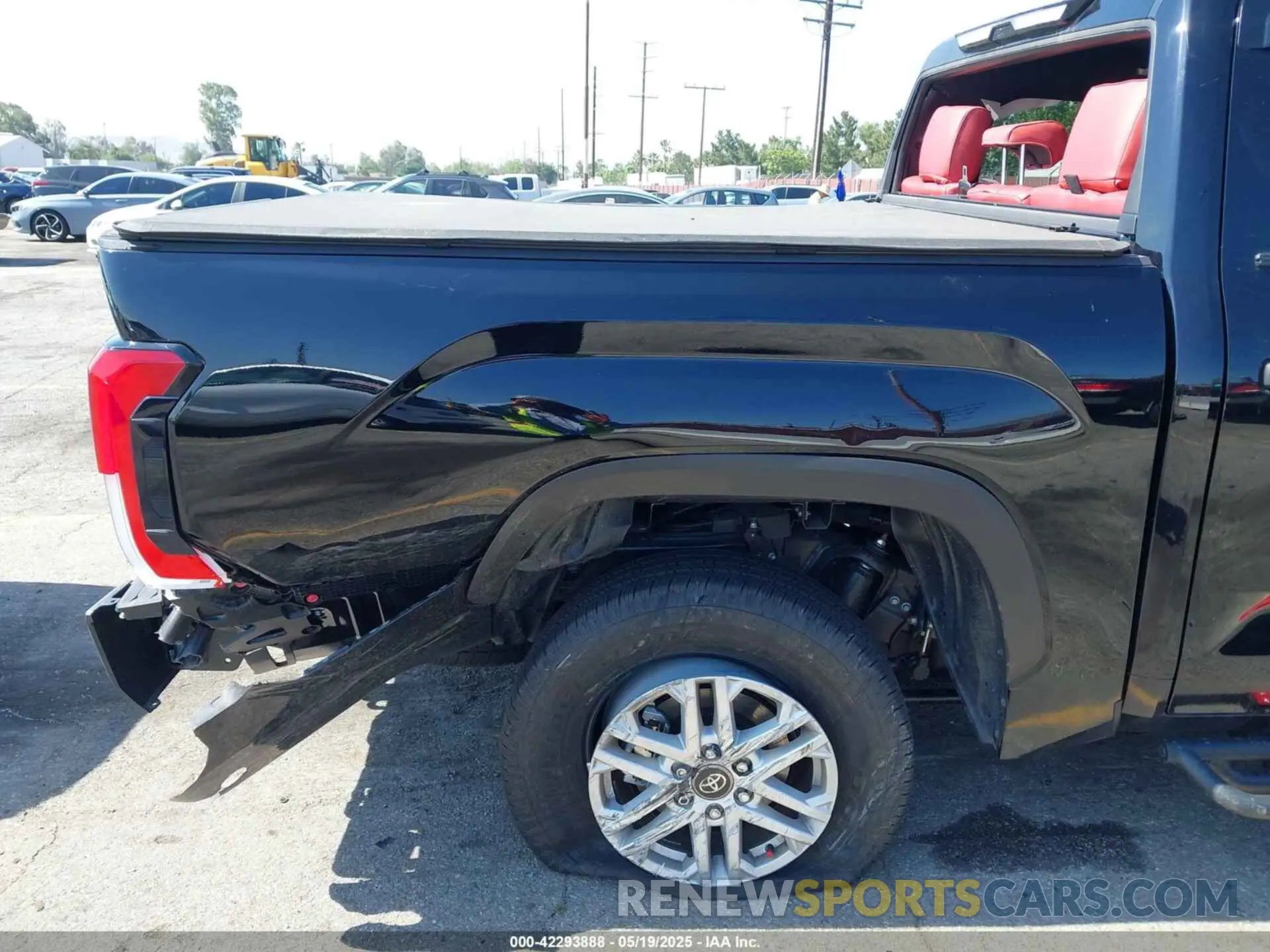 20 Photograph of a damaged car 5TFLA5AB8SX045320 TOYOTA TUNDRA 2025