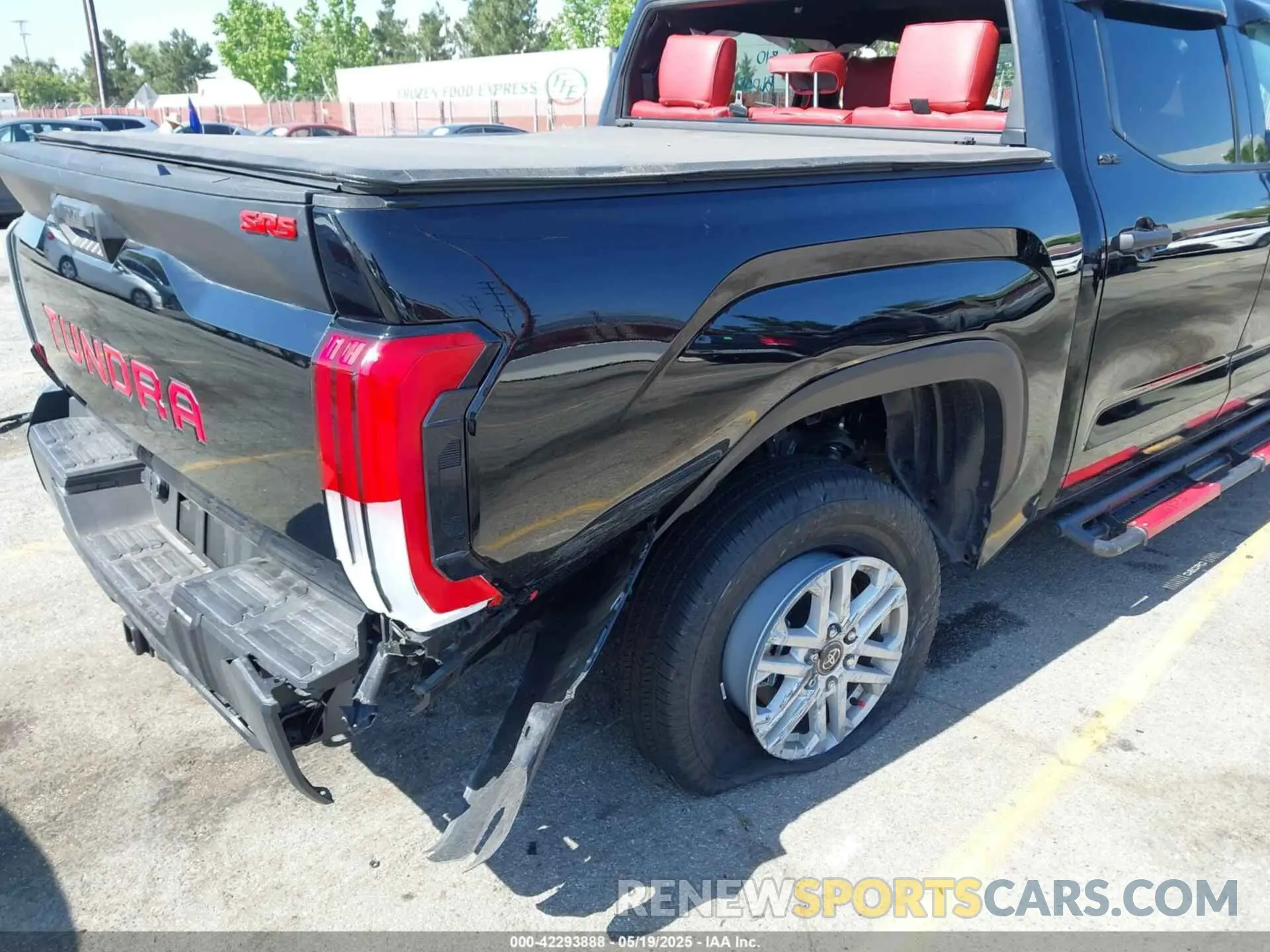 21 Photograph of a damaged car 5TFLA5AB8SX045320 TOYOTA TUNDRA 2025