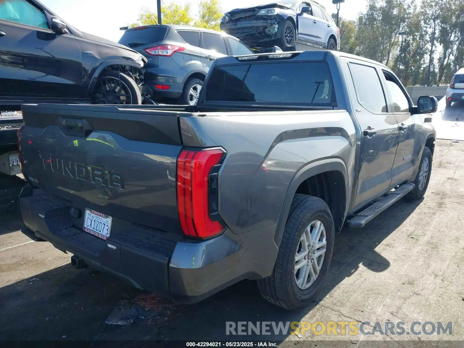 4 Photograph of a damaged car 5TFLA5DB1SX263126 TOYOTA TUNDRA 2025