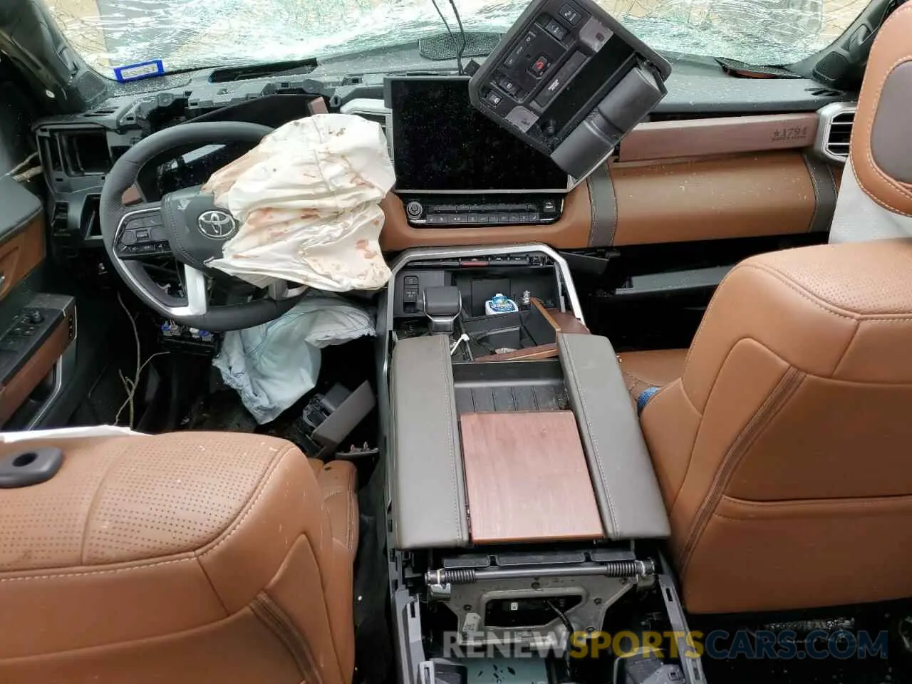 8 Photograph of a damaged car 5TFMA5DB6SX240543 TOYOTA TUNDRA 2025