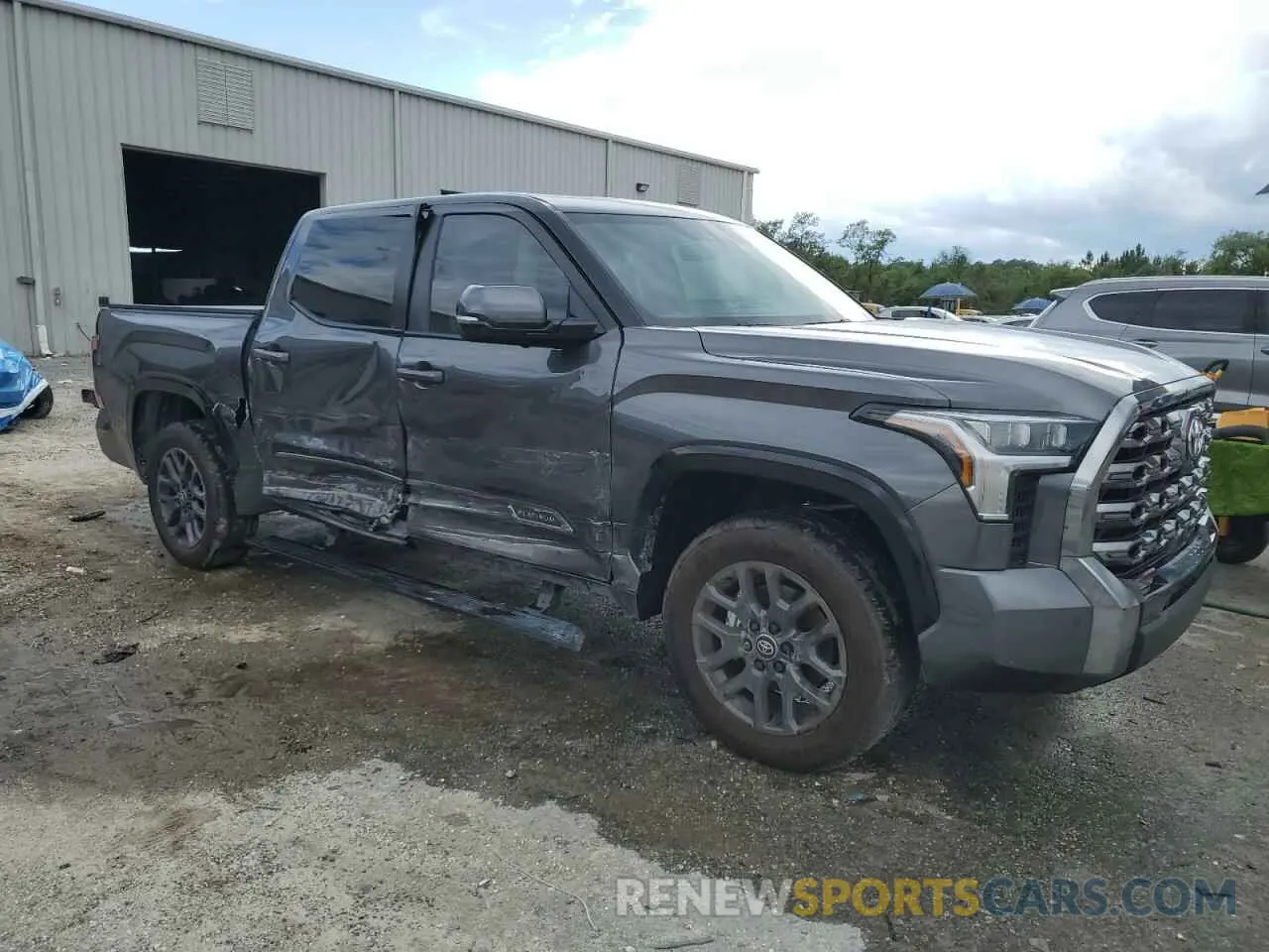 4 Photograph of a damaged car 5TFNA5DBXSX279690 TOYOTA TUNDRA 2025