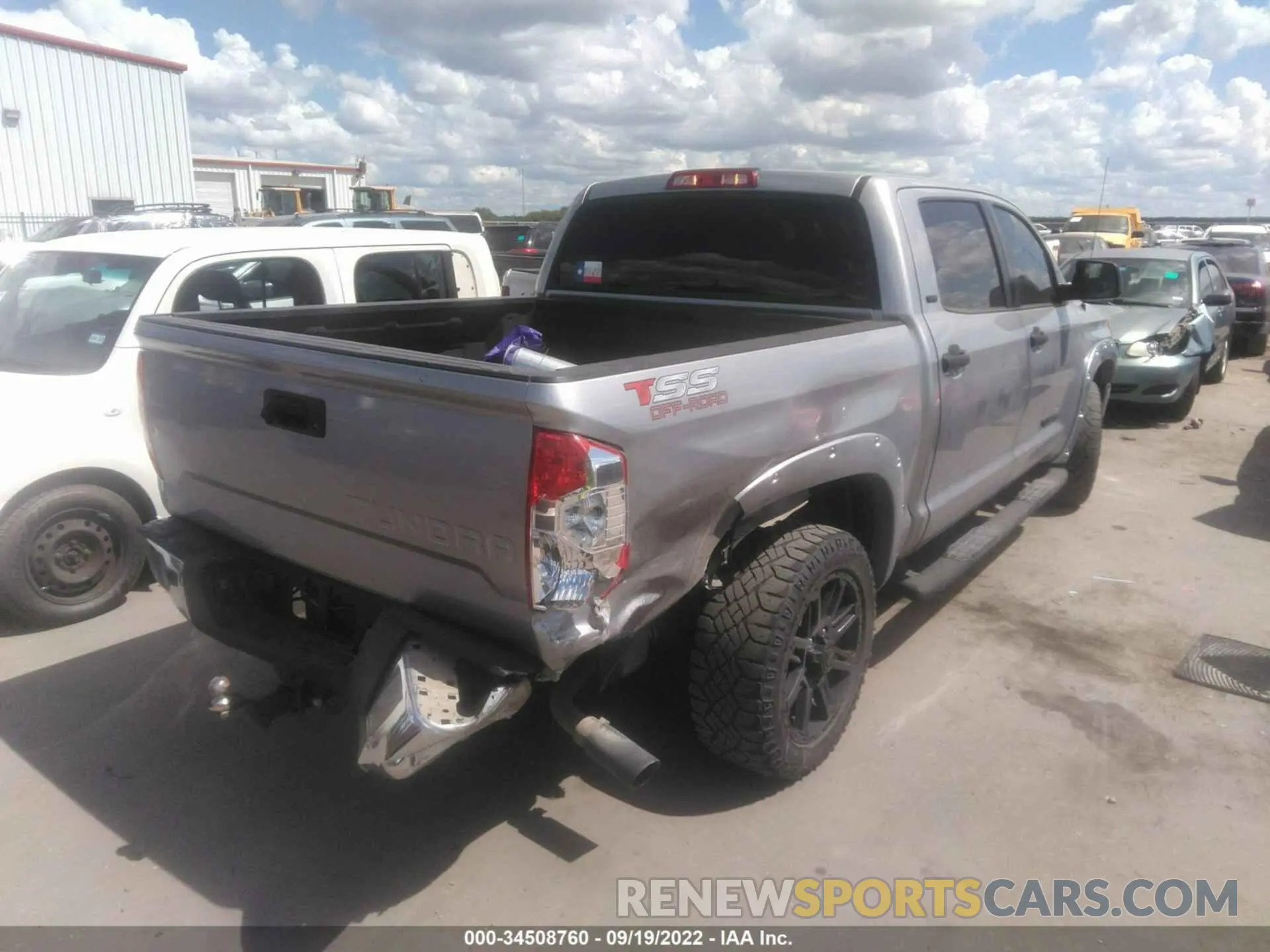 4 Photograph of a damaged car 5TFEM5F1XKX136797 TOYOTA TUNDRA 2WD 2019