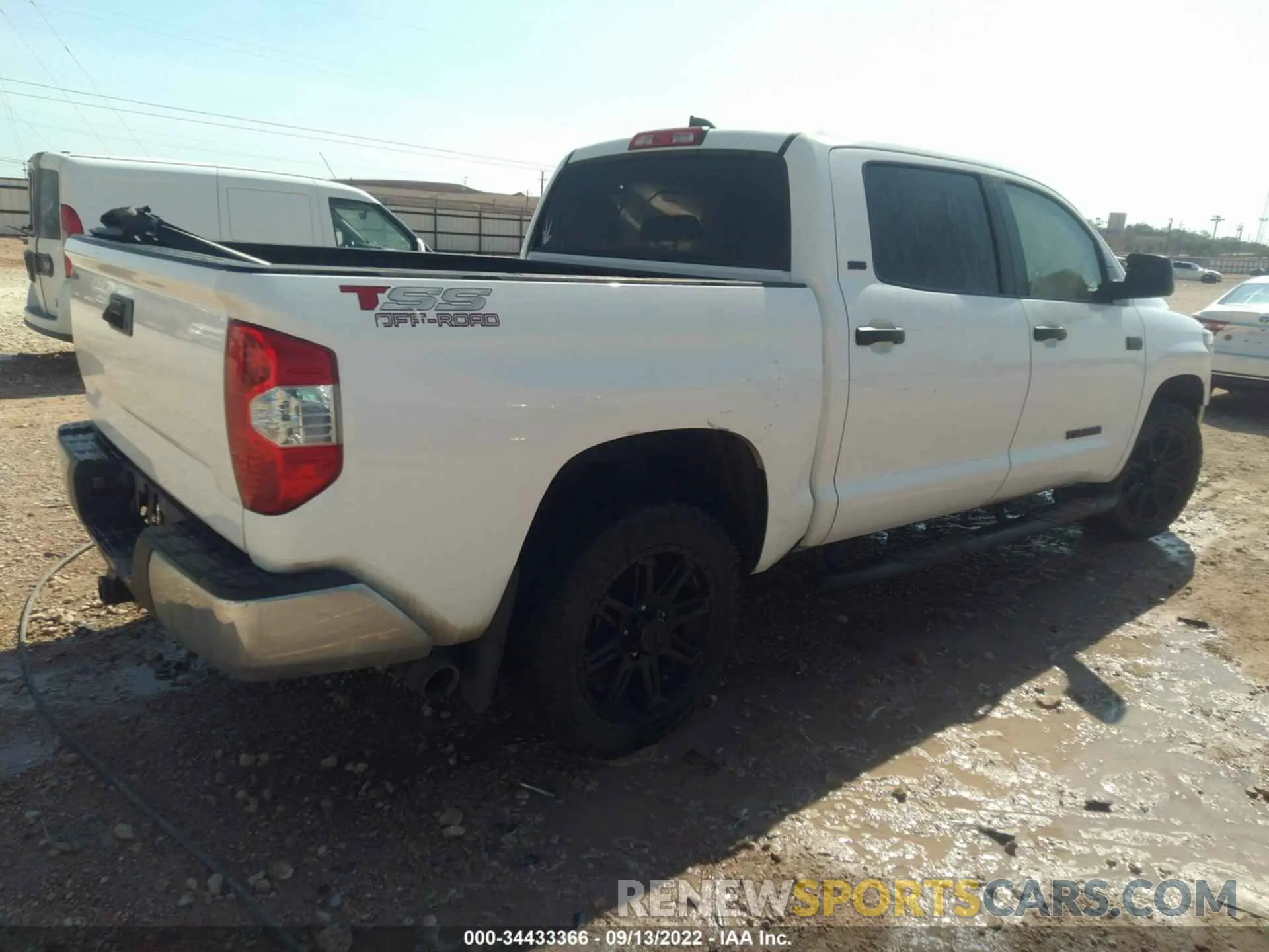 4 Photograph of a damaged car 5TFEY5F19LX263563 TOYOTA TUNDRA 2WD 2020