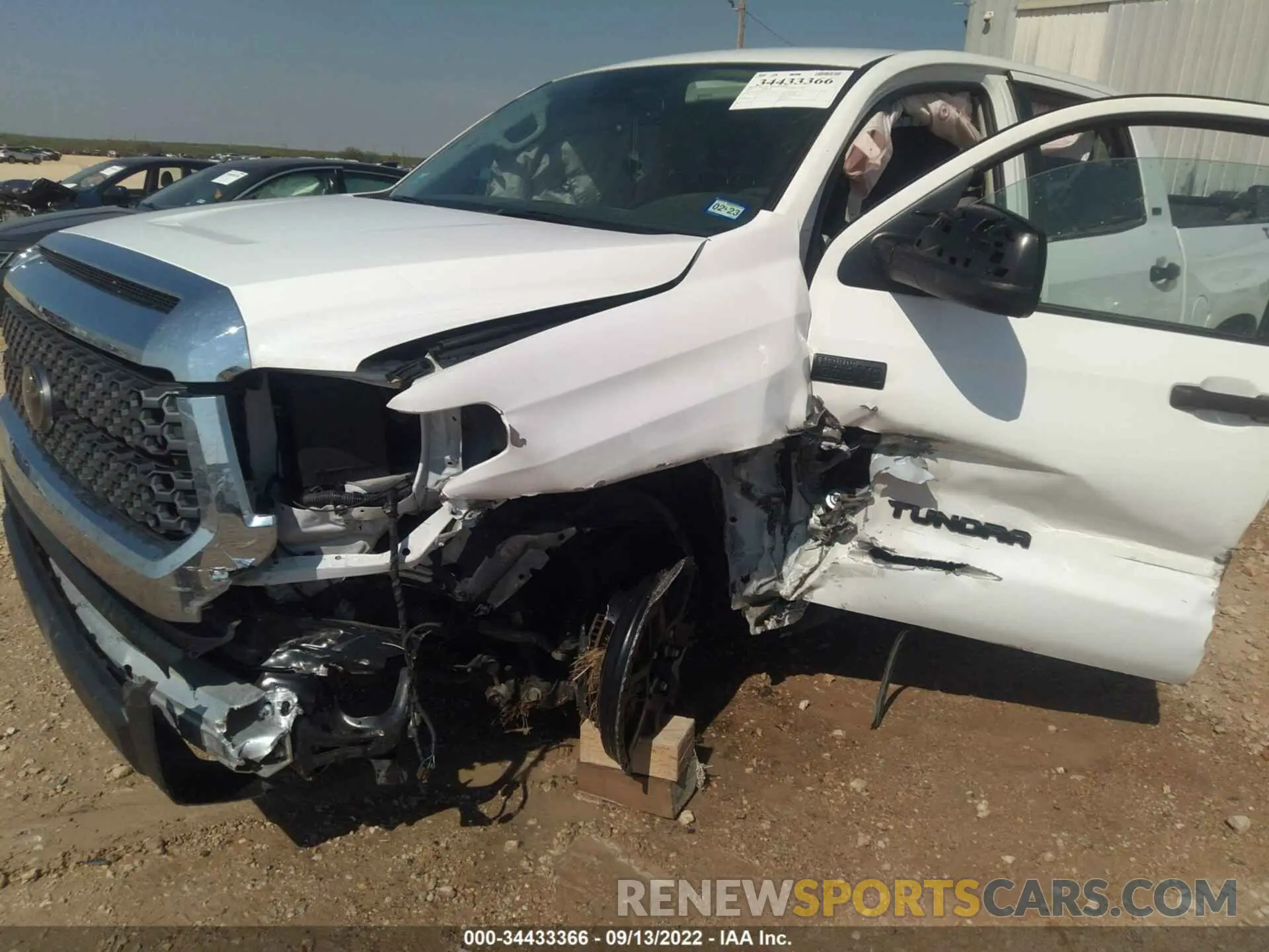 6 Photograph of a damaged car 5TFEY5F19LX263563 TOYOTA TUNDRA 2WD 2020