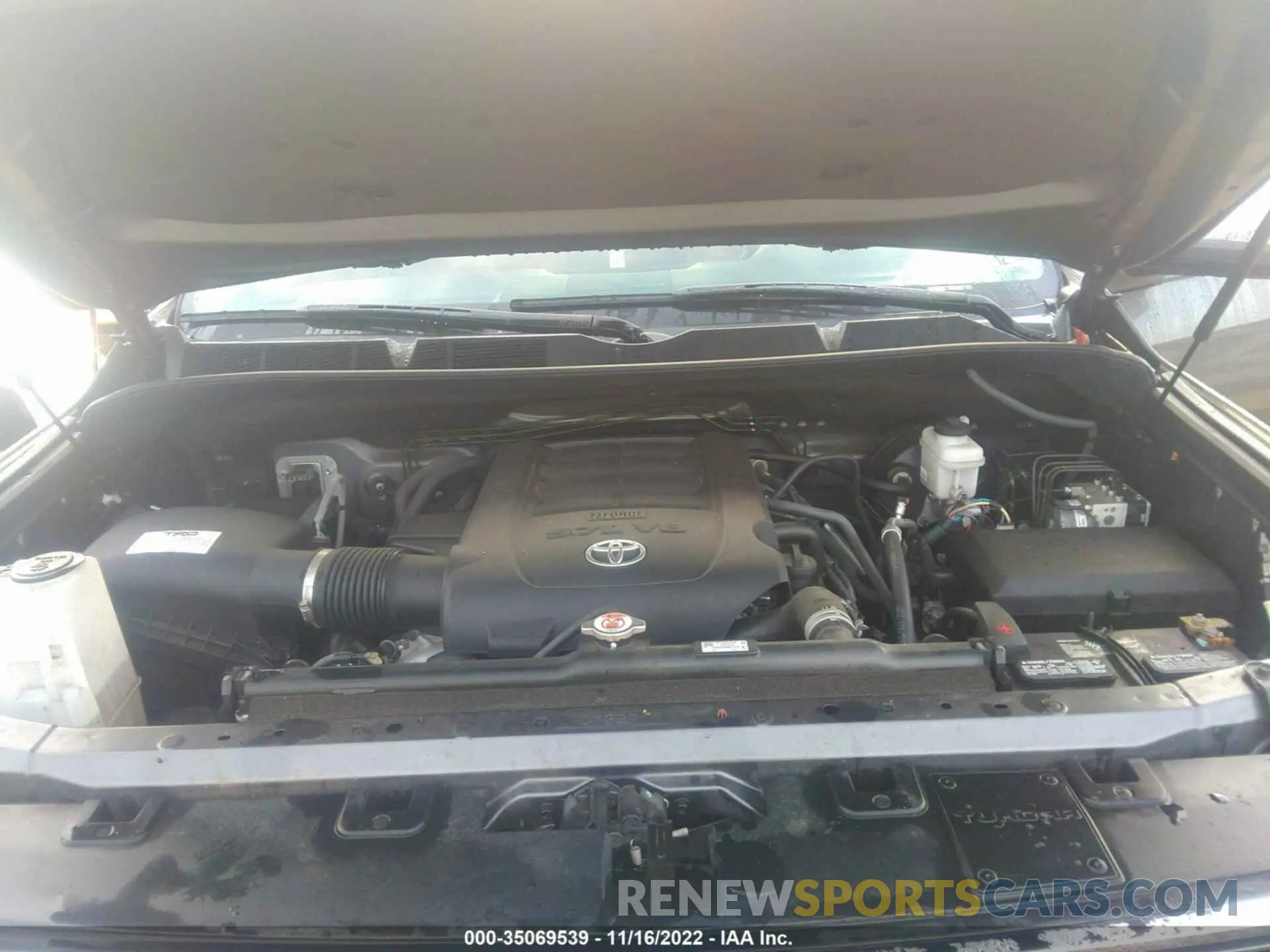 10 Photograph of a damaged car 5TFAY5F18KX800596 TOYOTA TUNDRA 4WD 2019