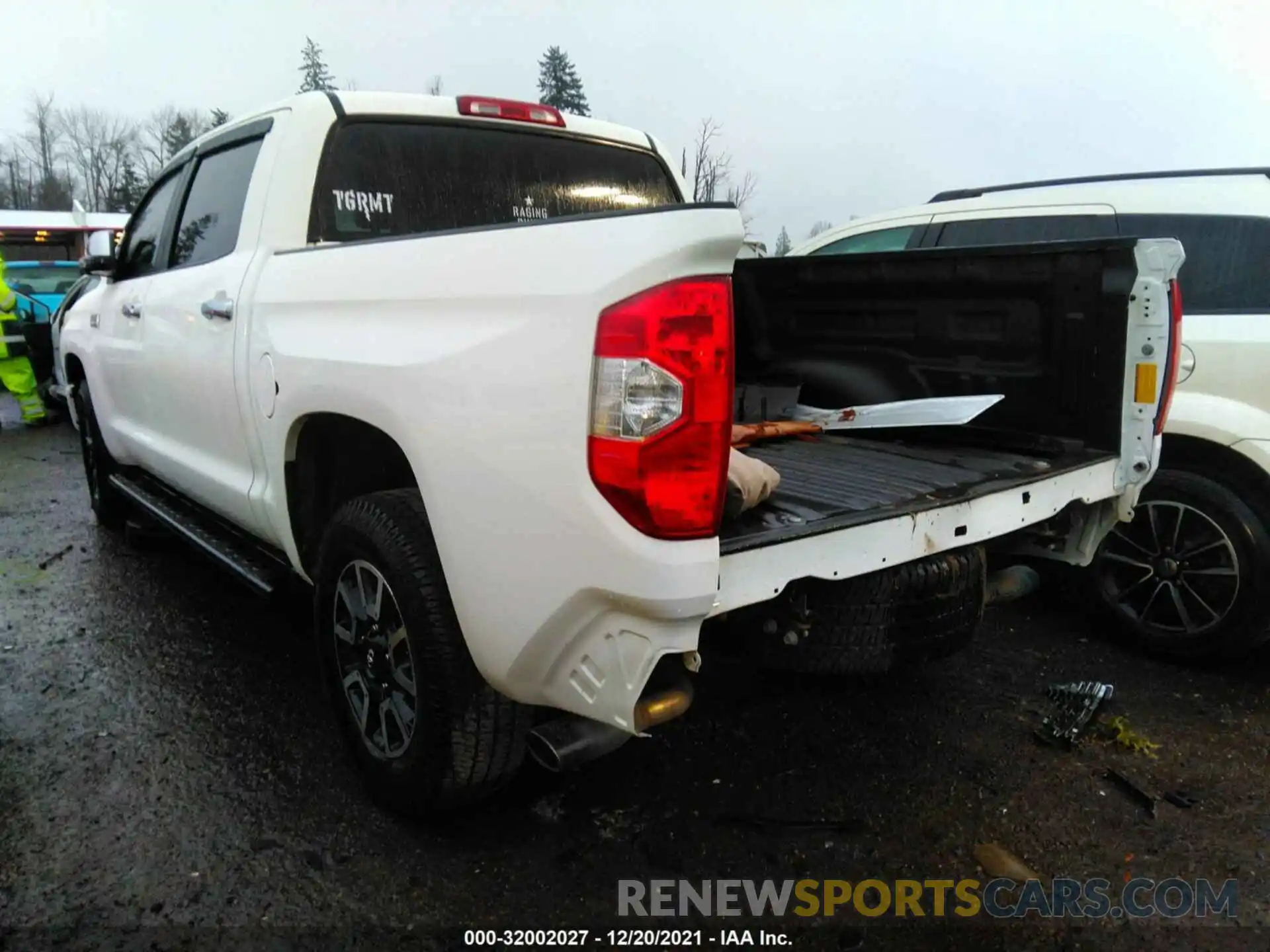 3 Photograph of a damaged car 5TFAY5F18KX867585 TOYOTA TUNDRA 4WD 2019