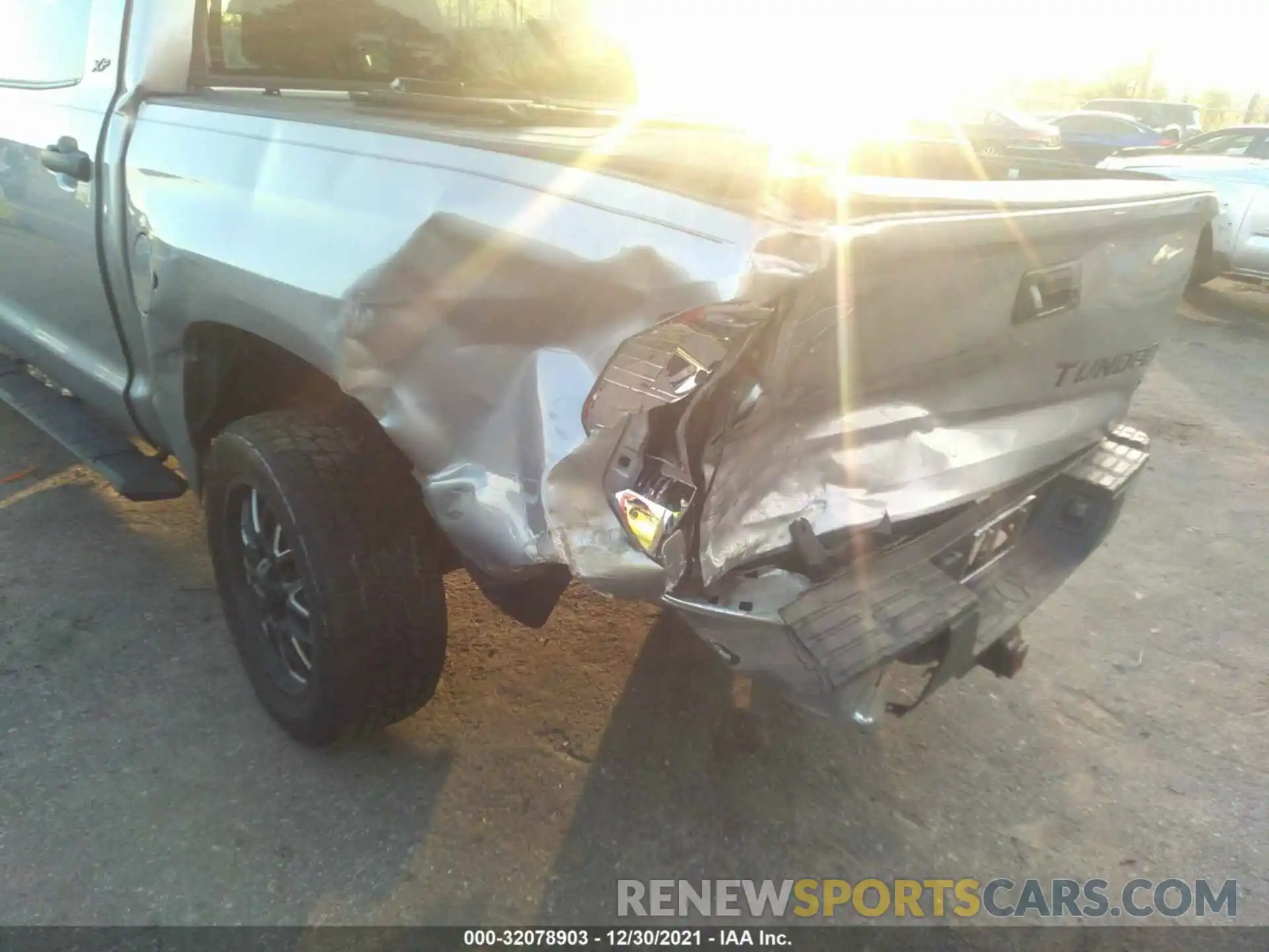 6 Photograph of a damaged car 5TFDW5F18KX786251 TOYOTA TUNDRA 4WD 2019