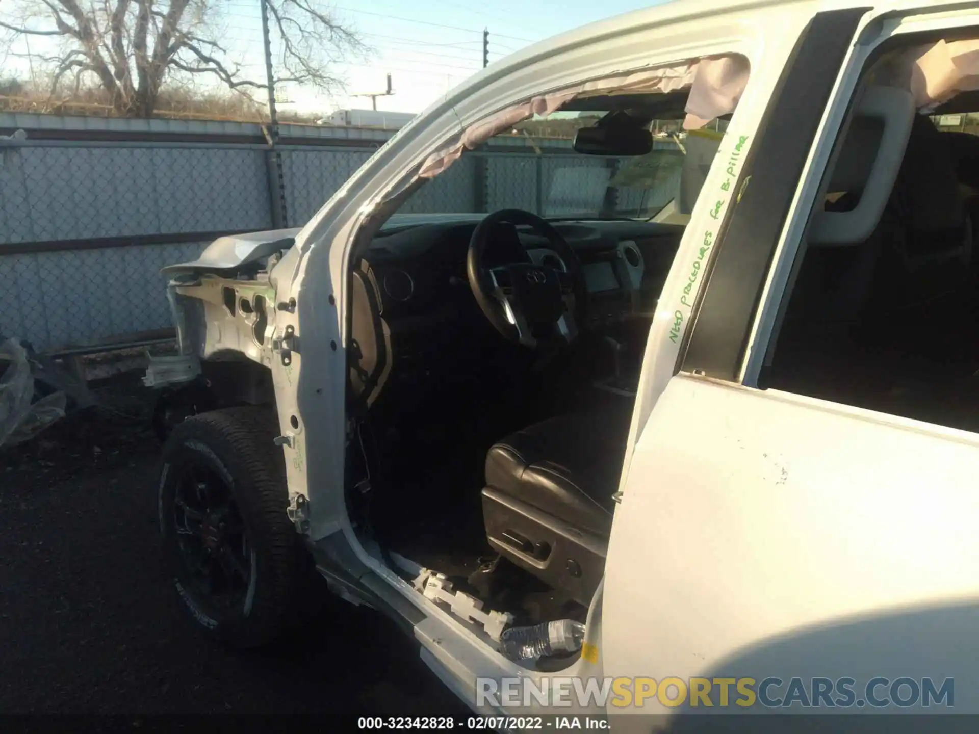 6 Photograph of a damaged car 5TFDY5F14KX862607 TOYOTA TUNDRA 4WD 2019