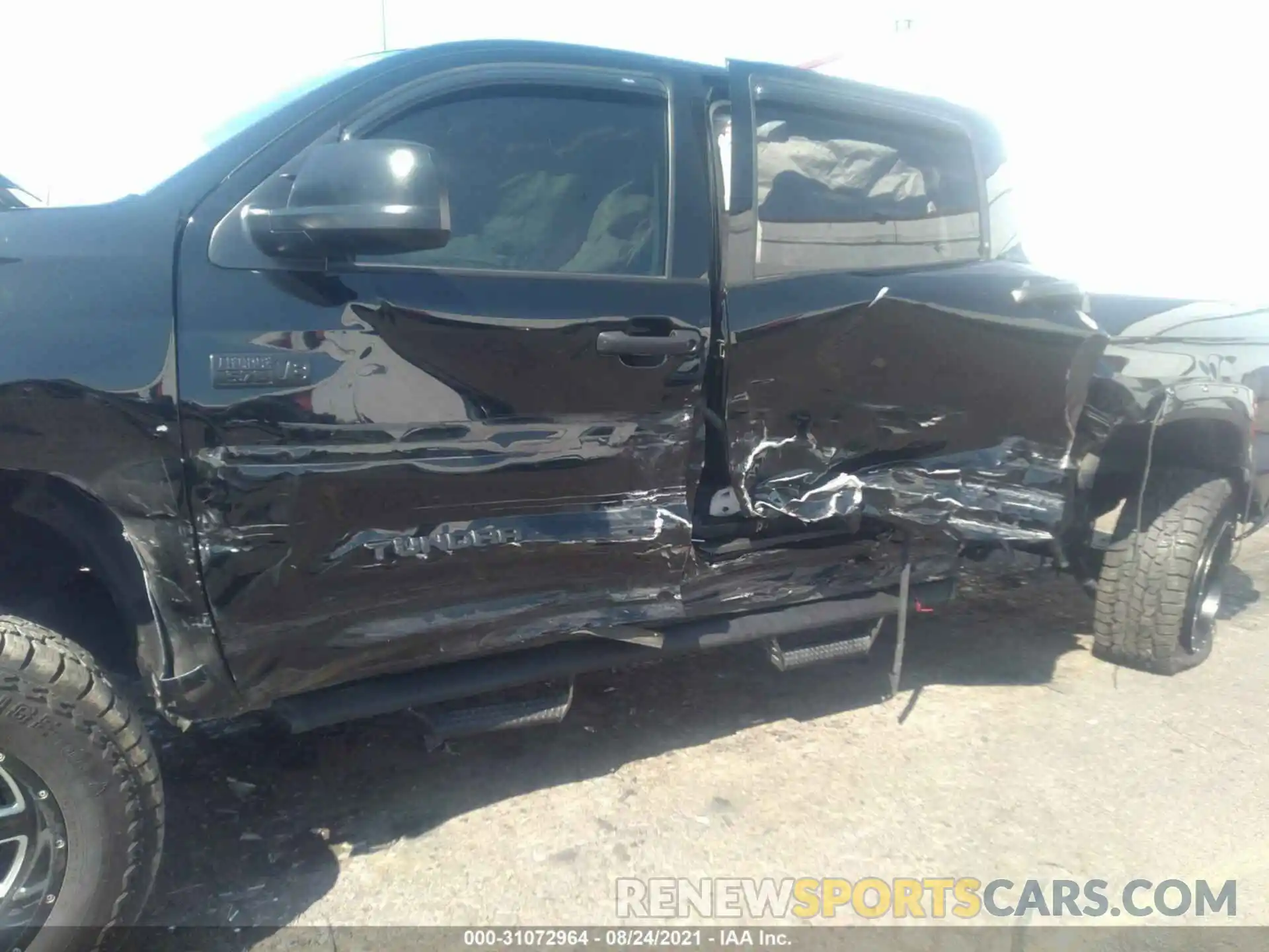 6 Photograph of a damaged car 5TFDY5F17KX828595 TOYOTA TUNDRA 4WD 2019