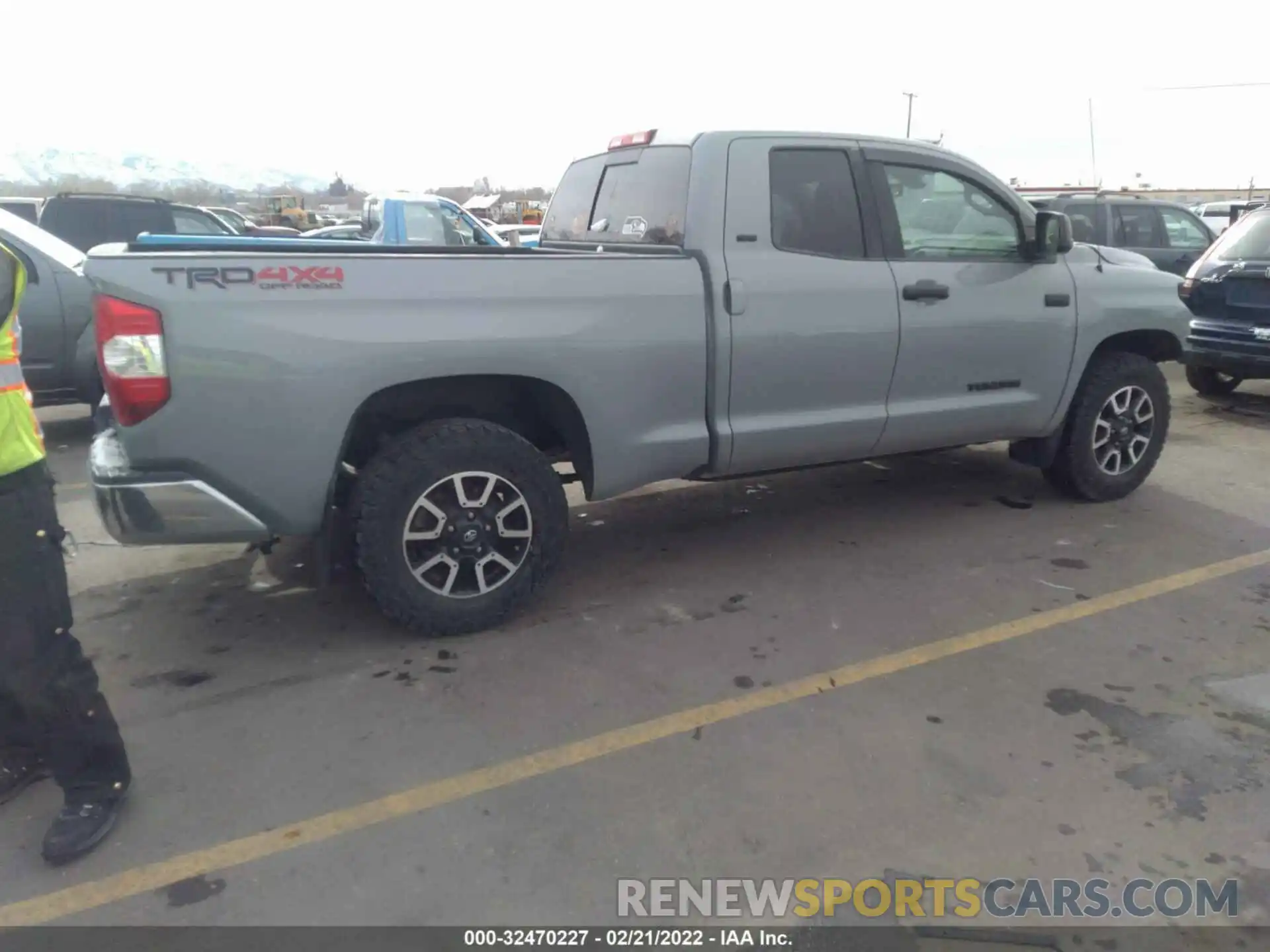 4 Photograph of a damaged car 5TFUY5F19KX814052 TOYOTA TUNDRA 4WD 2019