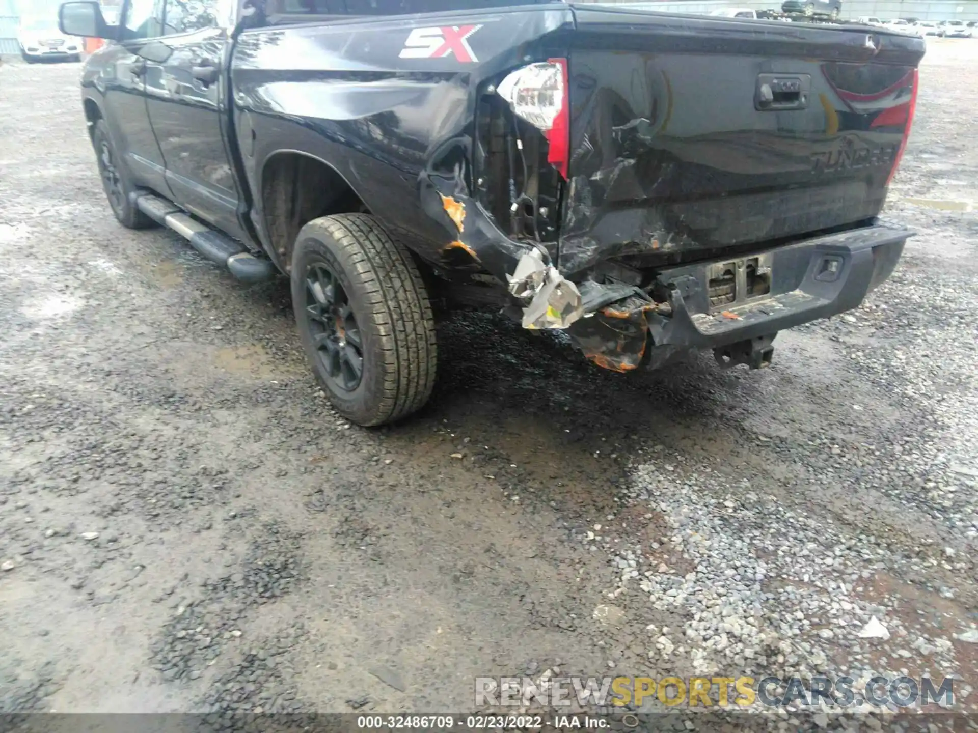 6 Photograph of a damaged car 5TFDY5F12LX917315 TOYOTA TUNDRA 4WD 2020