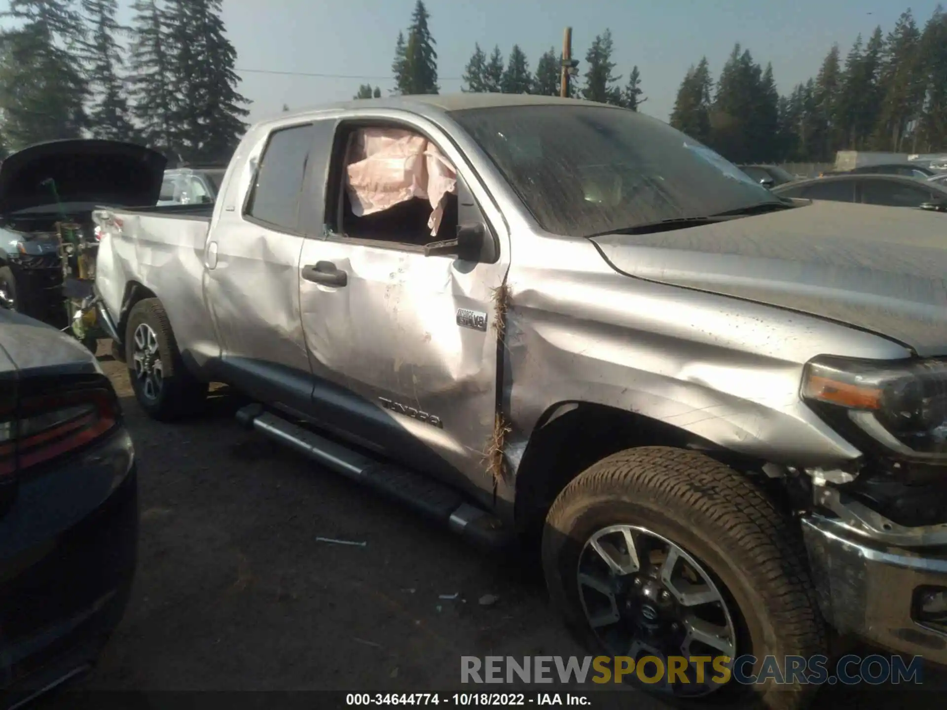 6 Photograph of a damaged car 5TFUY5F14LX902881 TOYOTA TUNDRA 4WD 2020