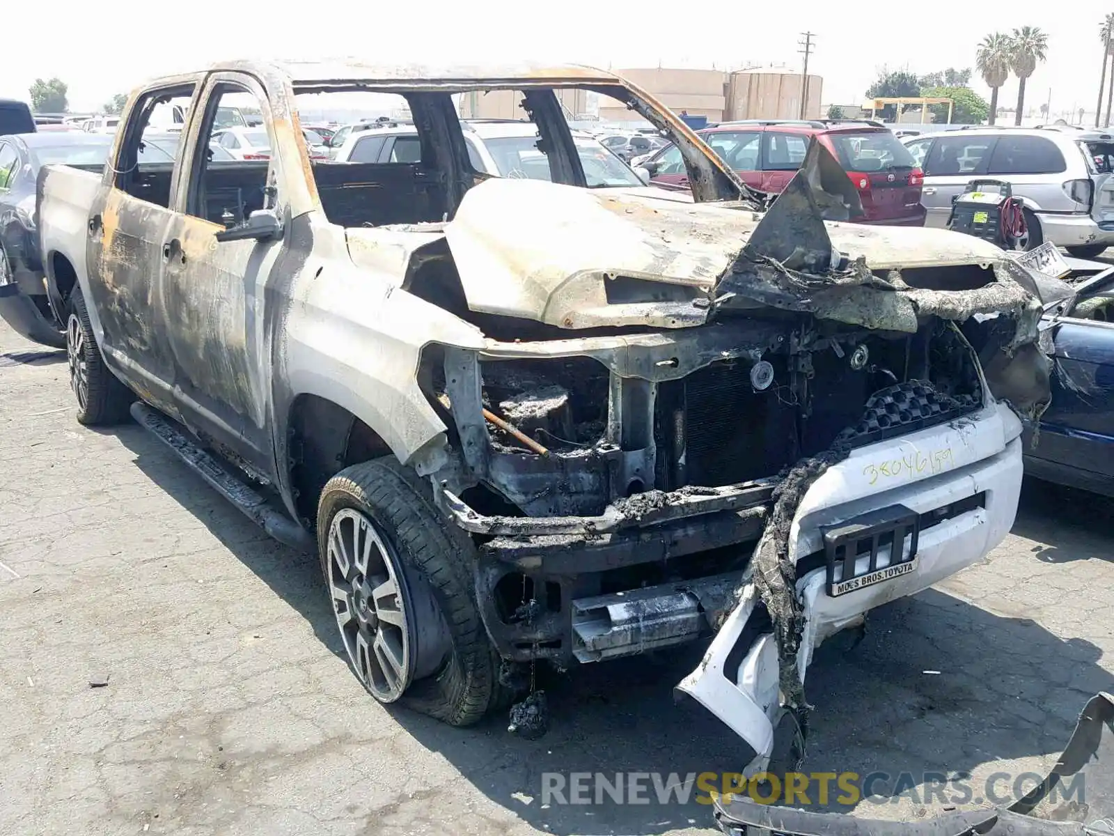 1 Photograph of a damaged car 5TFDY5F16KX825509 TOYOTA TUNDRA CRE 2019