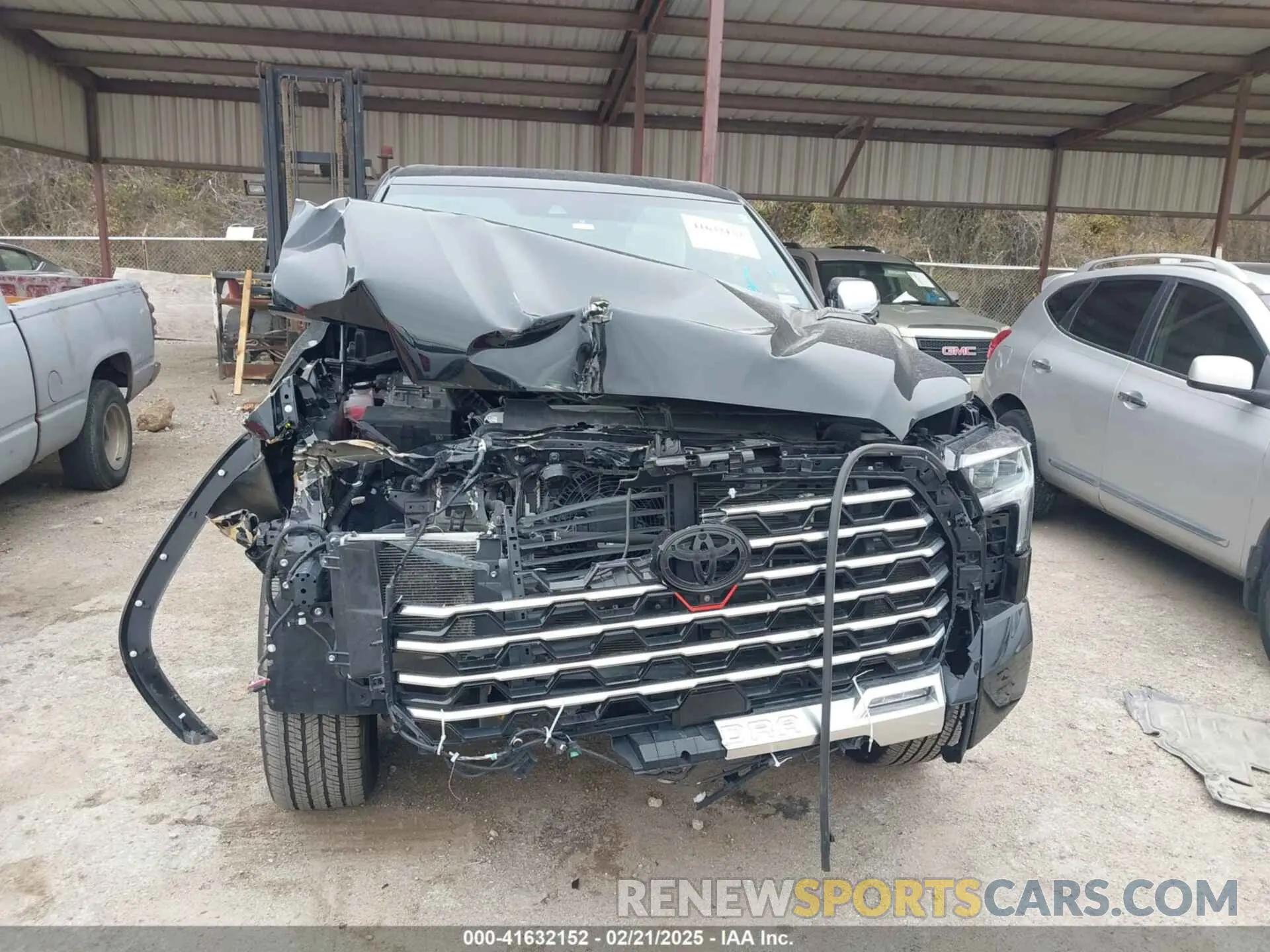 13 Photograph of a damaged car 5TFVC5DB7NX008200 TOYOTA TUNDRA HYBRID 2022