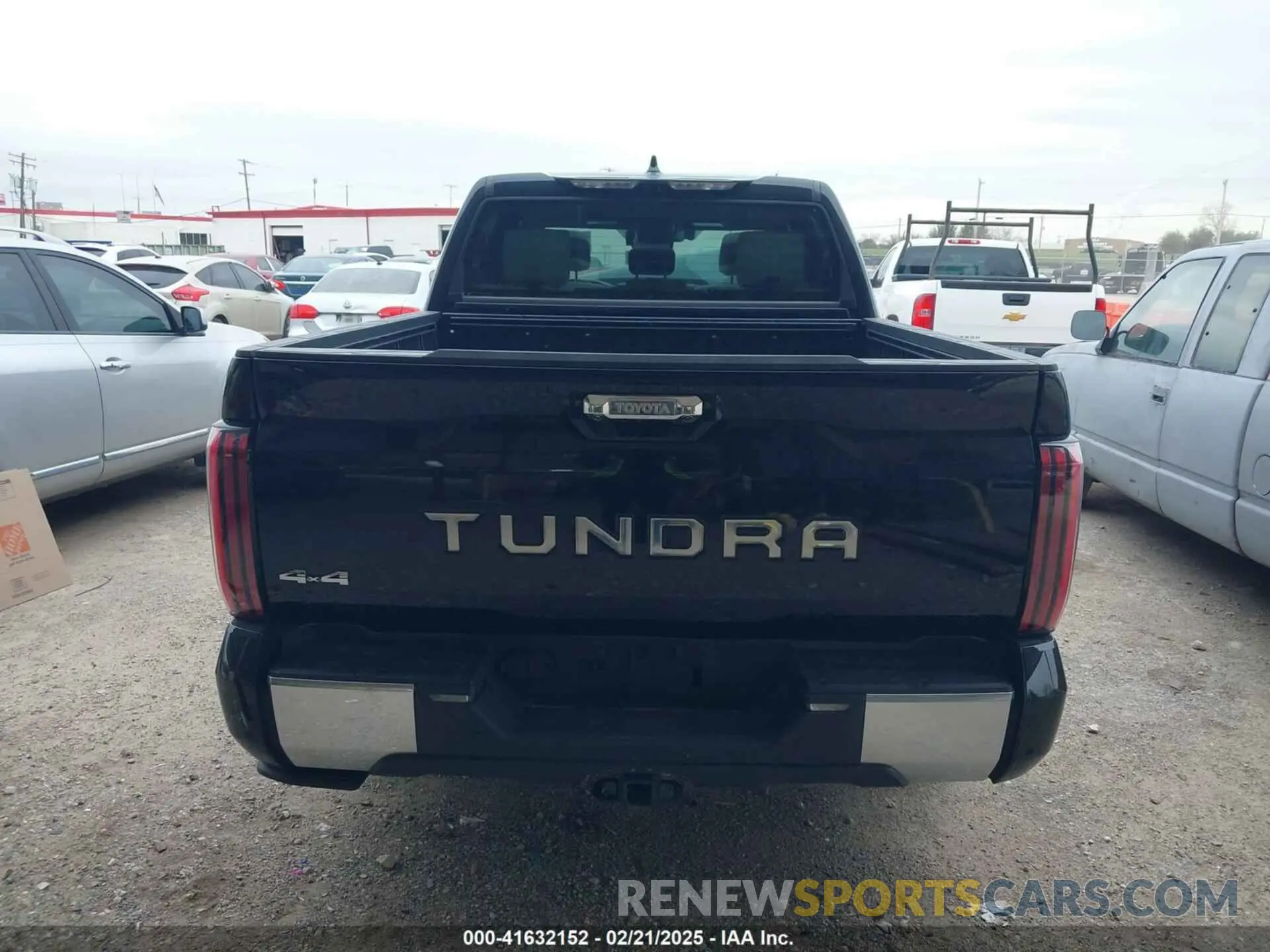 17 Photograph of a damaged car 5TFVC5DB7NX008200 TOYOTA TUNDRA HYBRID 2022
