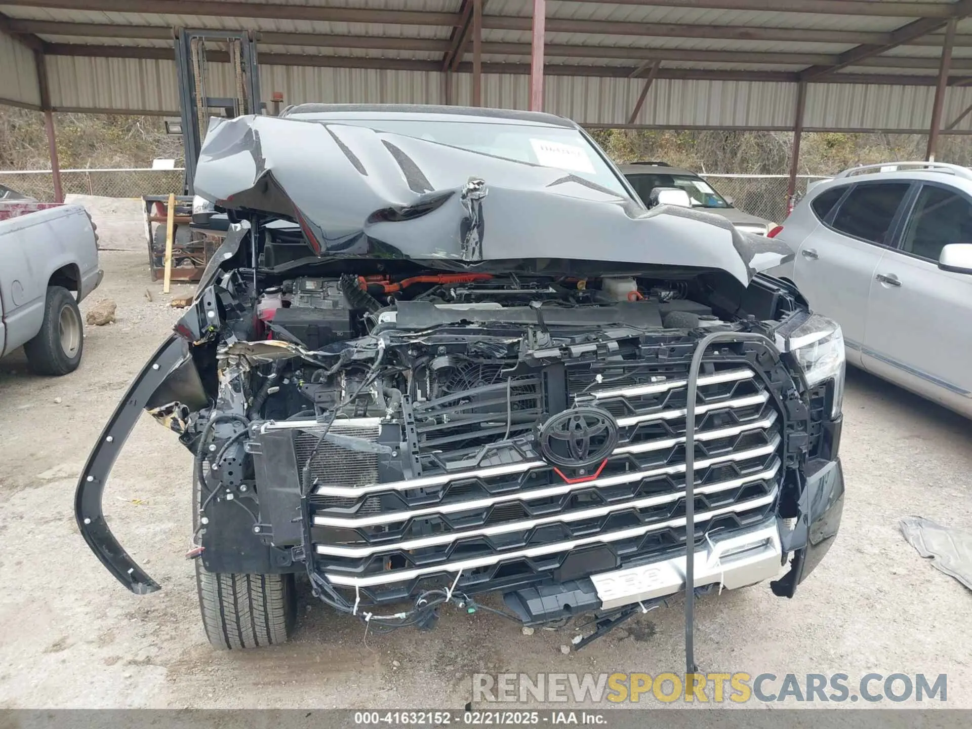 6 Photograph of a damaged car 5TFVC5DB7NX008200 TOYOTA TUNDRA HYBRID 2022