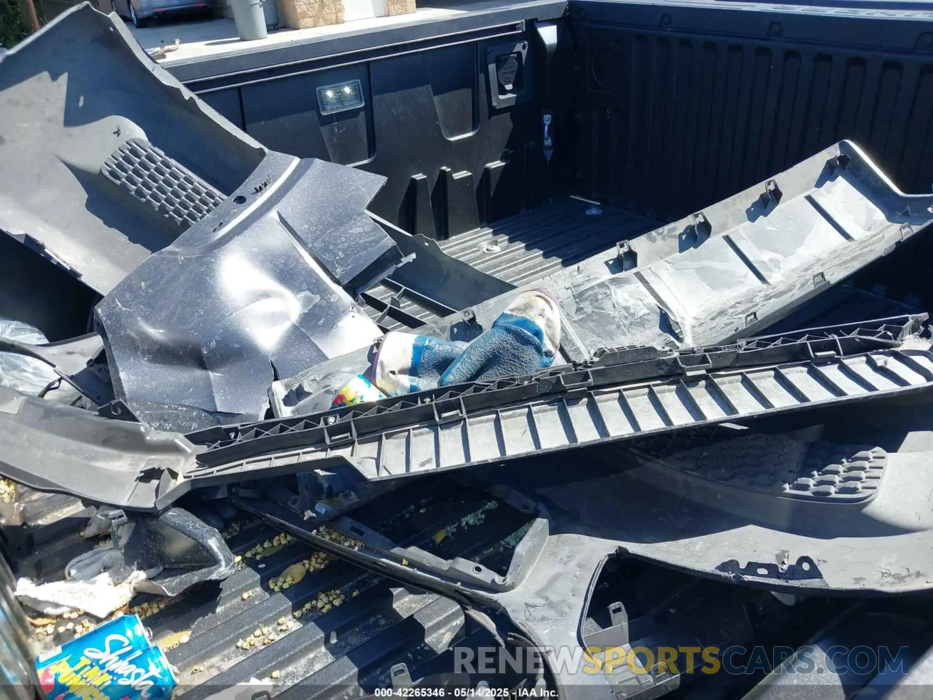 12 Photograph of a damaged car 5TFWC5DB5RX059978 TOYOTA TUNDRA HYBRID 2024