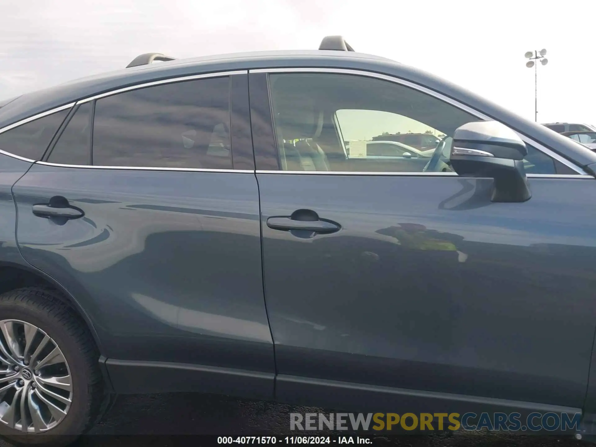 14 Photograph of a damaged car JTEAAAAH0MJ050792 TOYOTA VENZA 2021