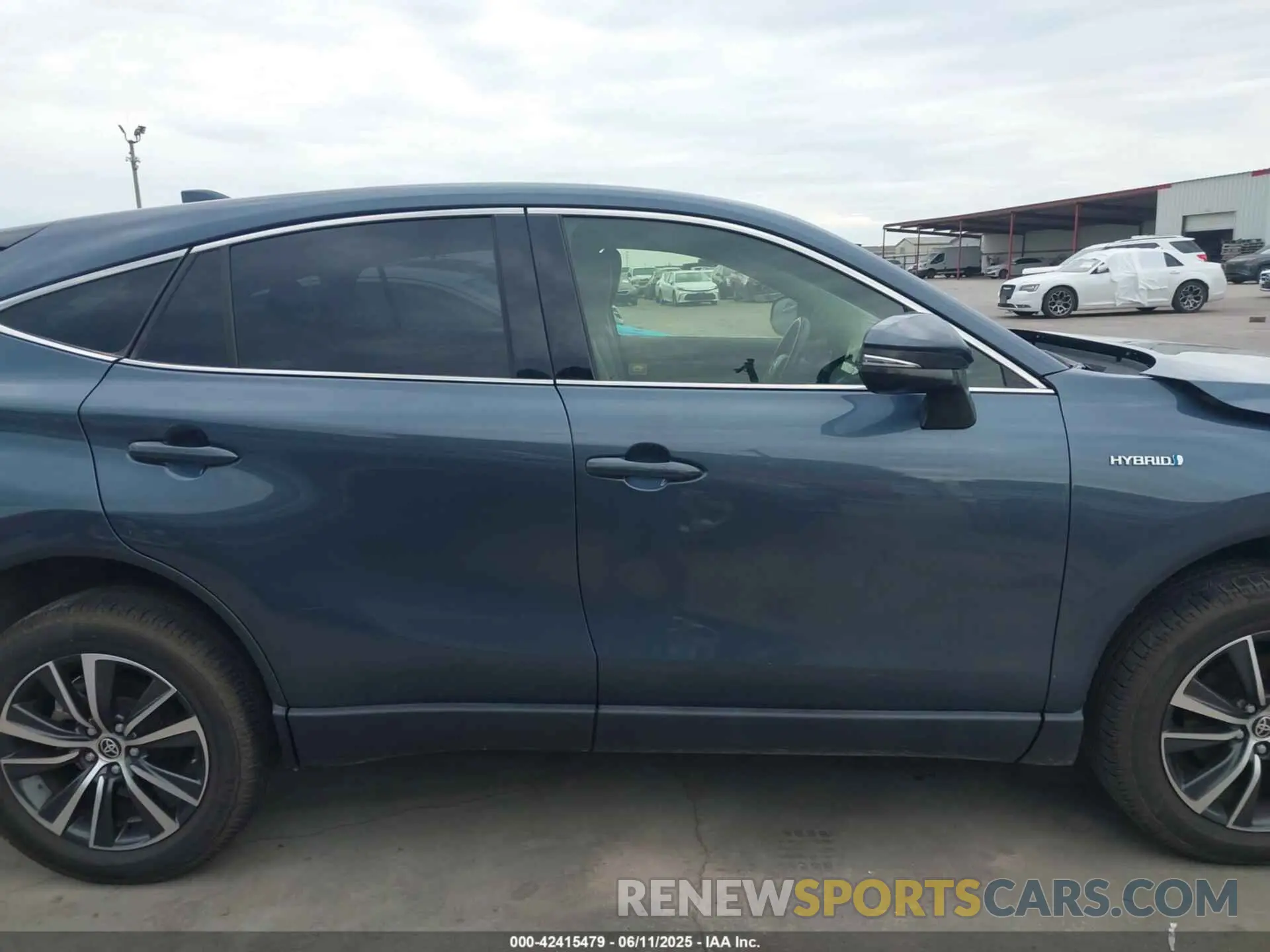 13 Photograph of a damaged car JTEAAAAH1MJ072400 TOYOTA VENZA 2021