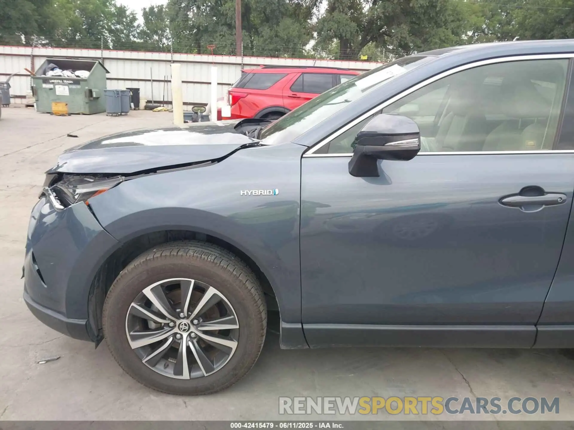 19 Photograph of a damaged car JTEAAAAH1MJ072400 TOYOTA VENZA 2021
