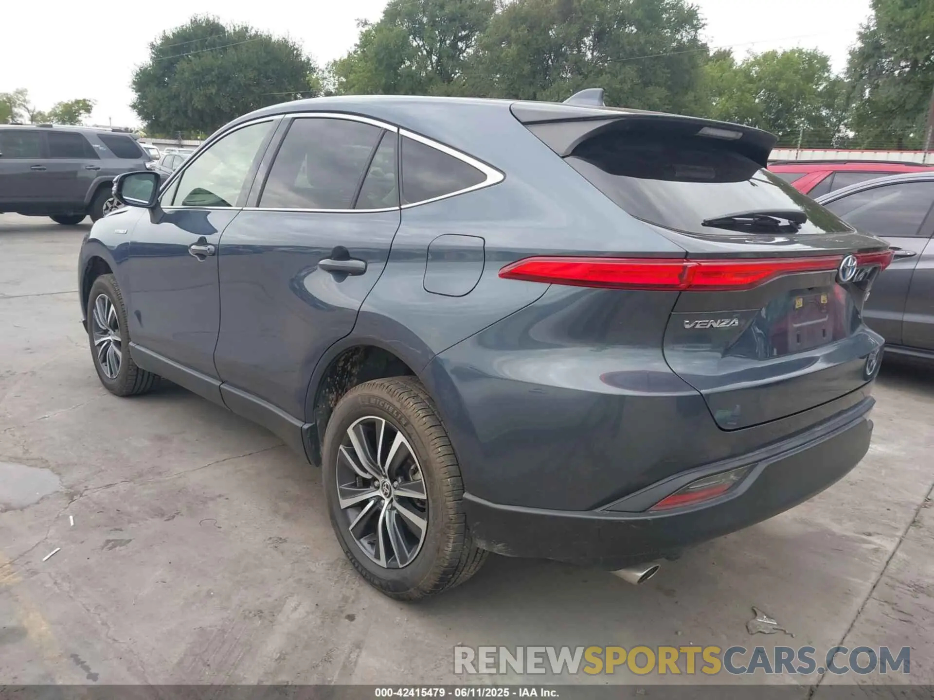 3 Photograph of a damaged car JTEAAAAH1MJ072400 TOYOTA VENZA 2021