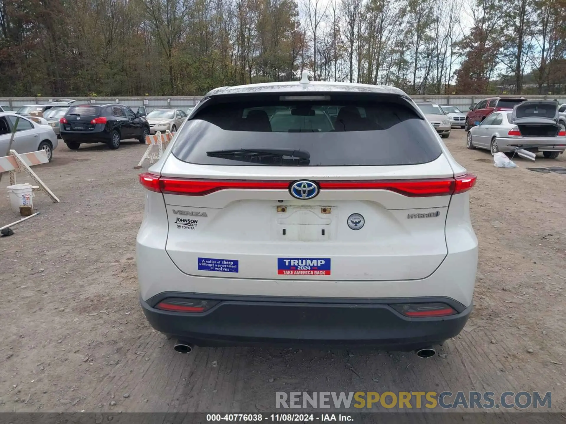 17 Photograph of a damaged car JTEAAAAH2MJ029894 TOYOTA VENZA 2021