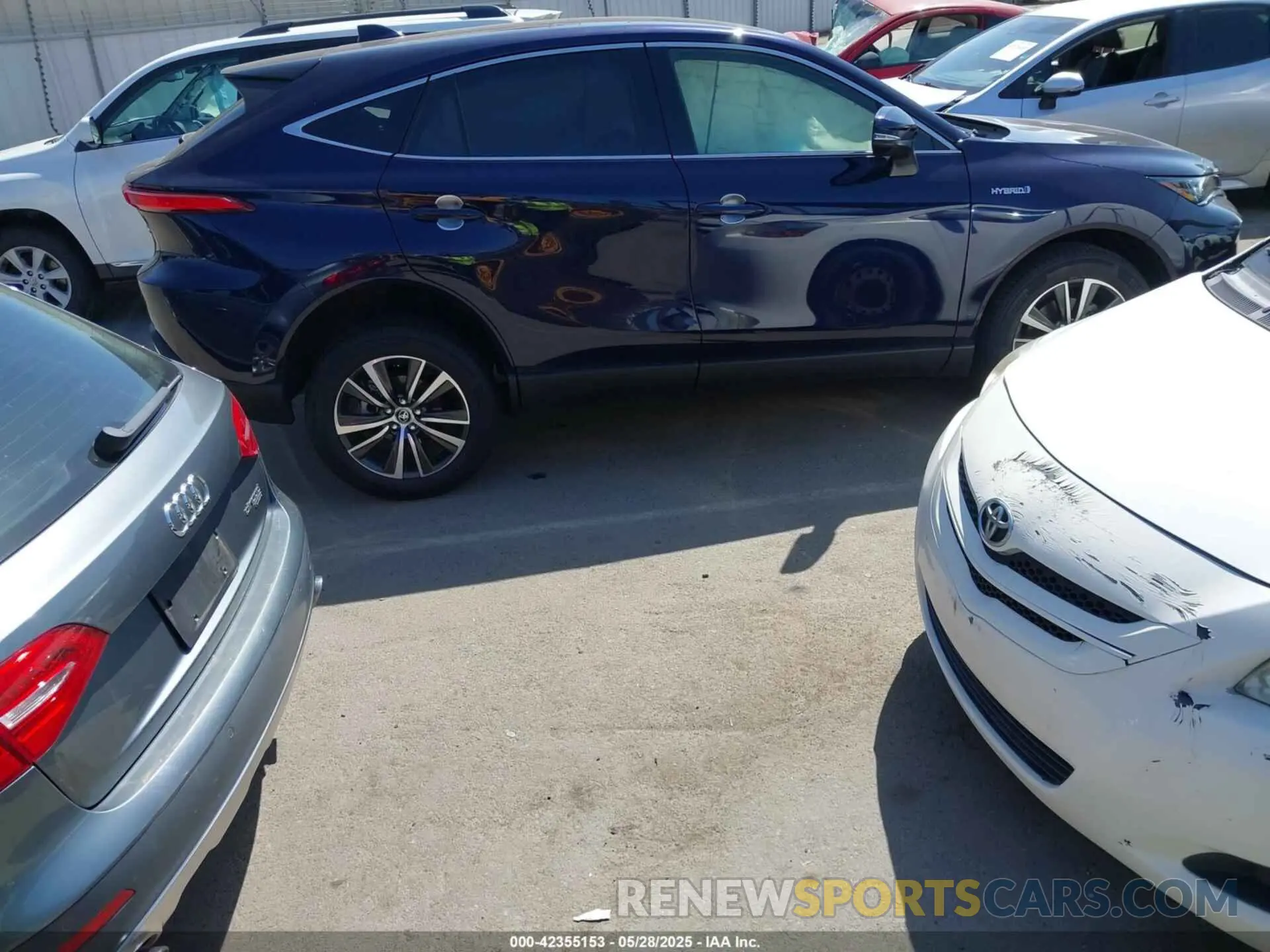 13 Photograph of a damaged car JTEAAAAH3MJ002154 TOYOTA VENZA 2021