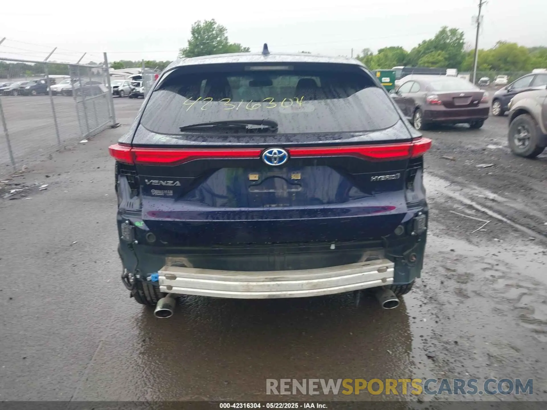 17 Photograph of a damaged car JTEAAAAH3MJ023795 TOYOTA VENZA 2021