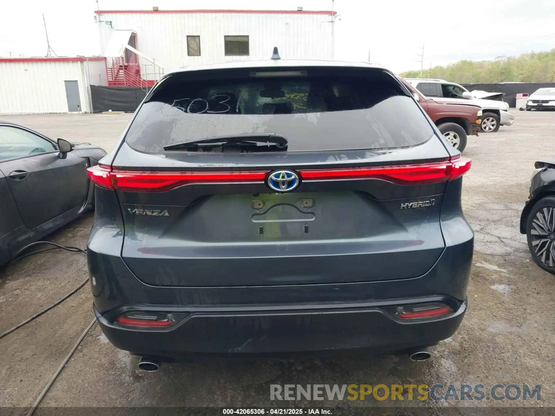 17 Photograph of a damaged car JTEAAAAH3MJ025031 TOYOTA VENZA 2021
