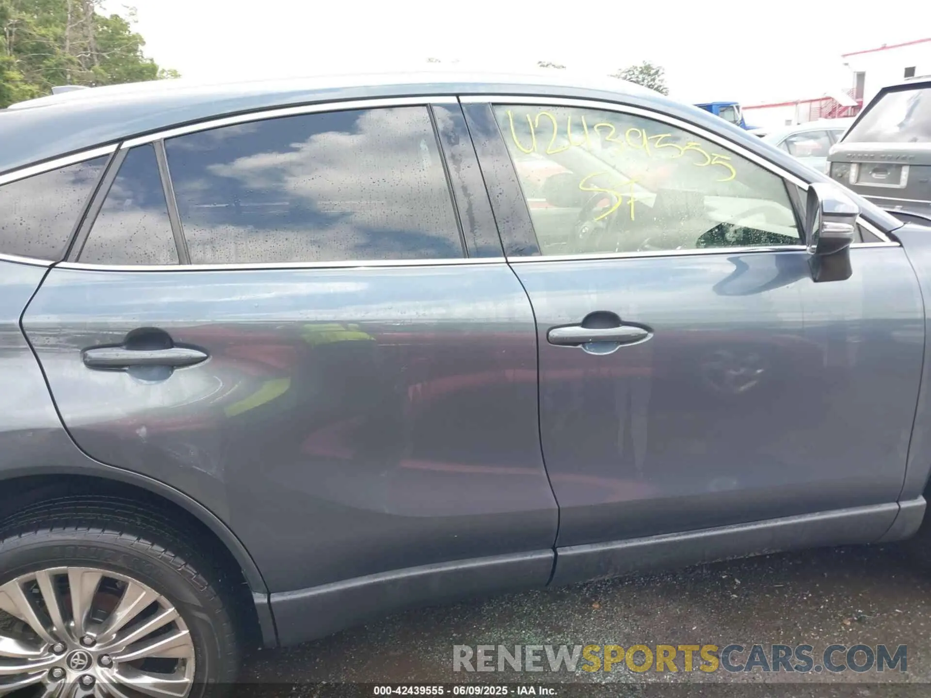 13 Photograph of a damaged car JTEAAAAH3MJ046493 TOYOTA VENZA 2021