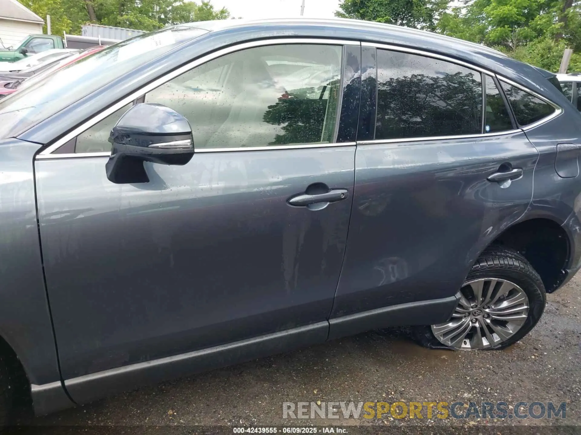 14 Photograph of a damaged car JTEAAAAH3MJ046493 TOYOTA VENZA 2021