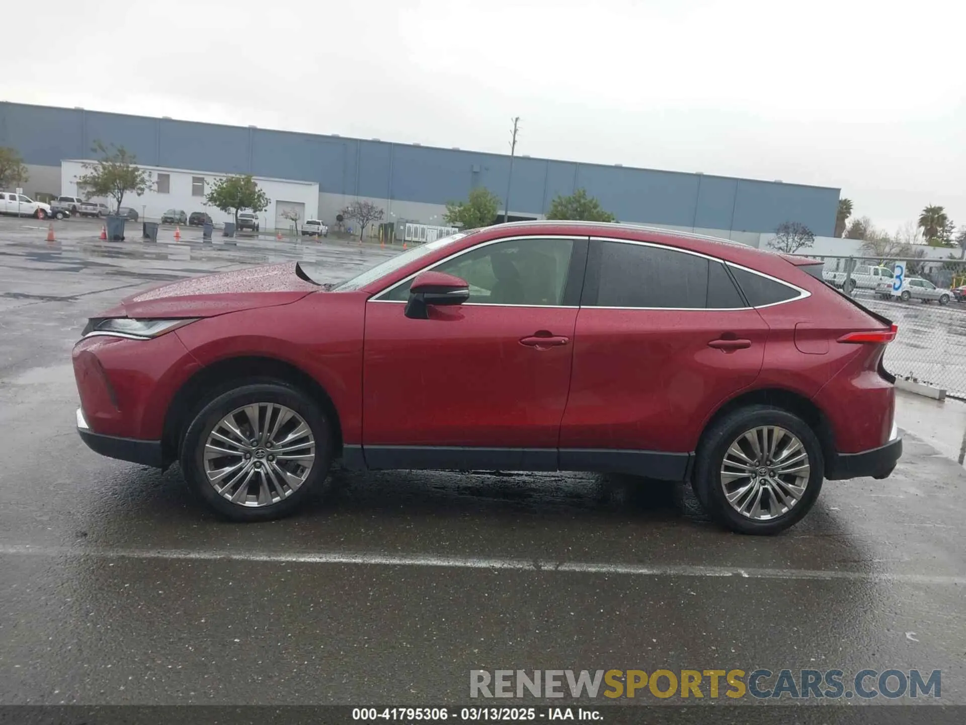 13 Photograph of a damaged car JTEAAAAH4MJ022039 TOYOTA VENZA 2021