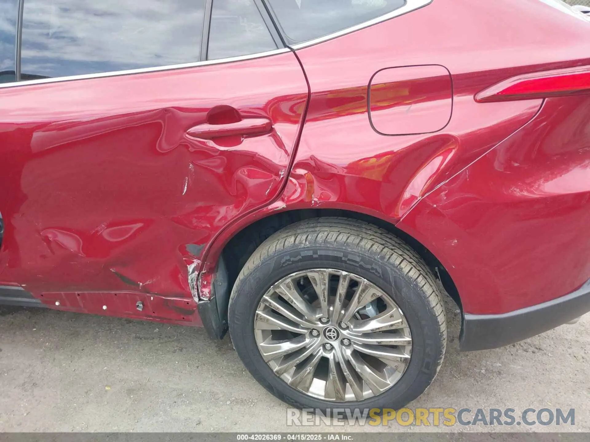 18 Photograph of a damaged car JTEAAAAH4MJ036832 TOYOTA VENZA 2021