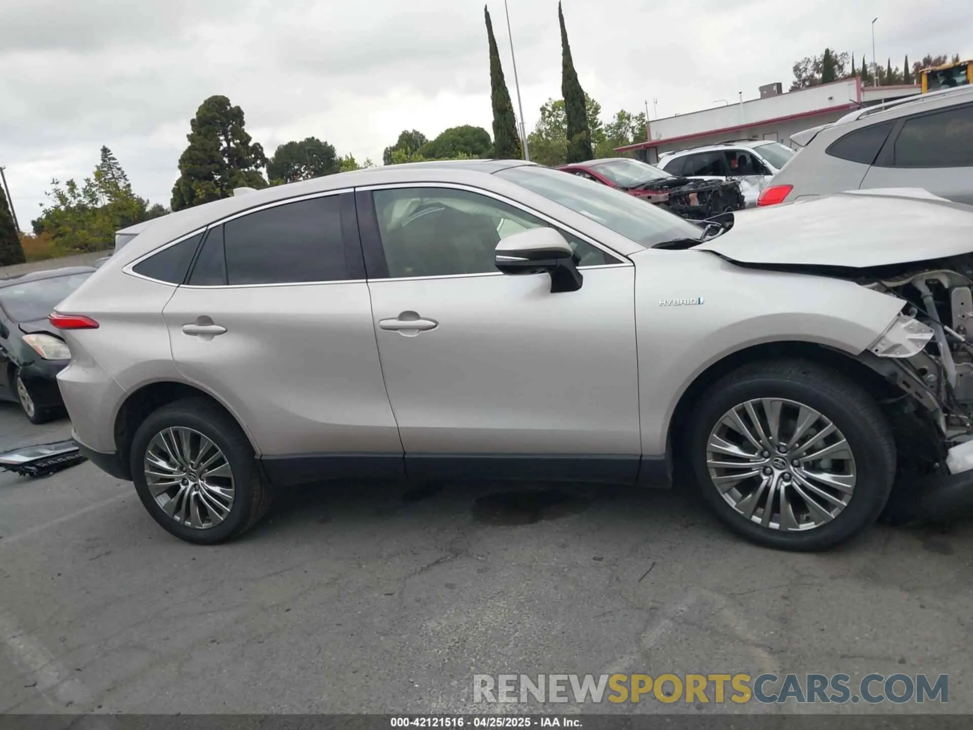 13 Photograph of a damaged car JTEAAAAH4MJ045675 TOYOTA VENZA 2021