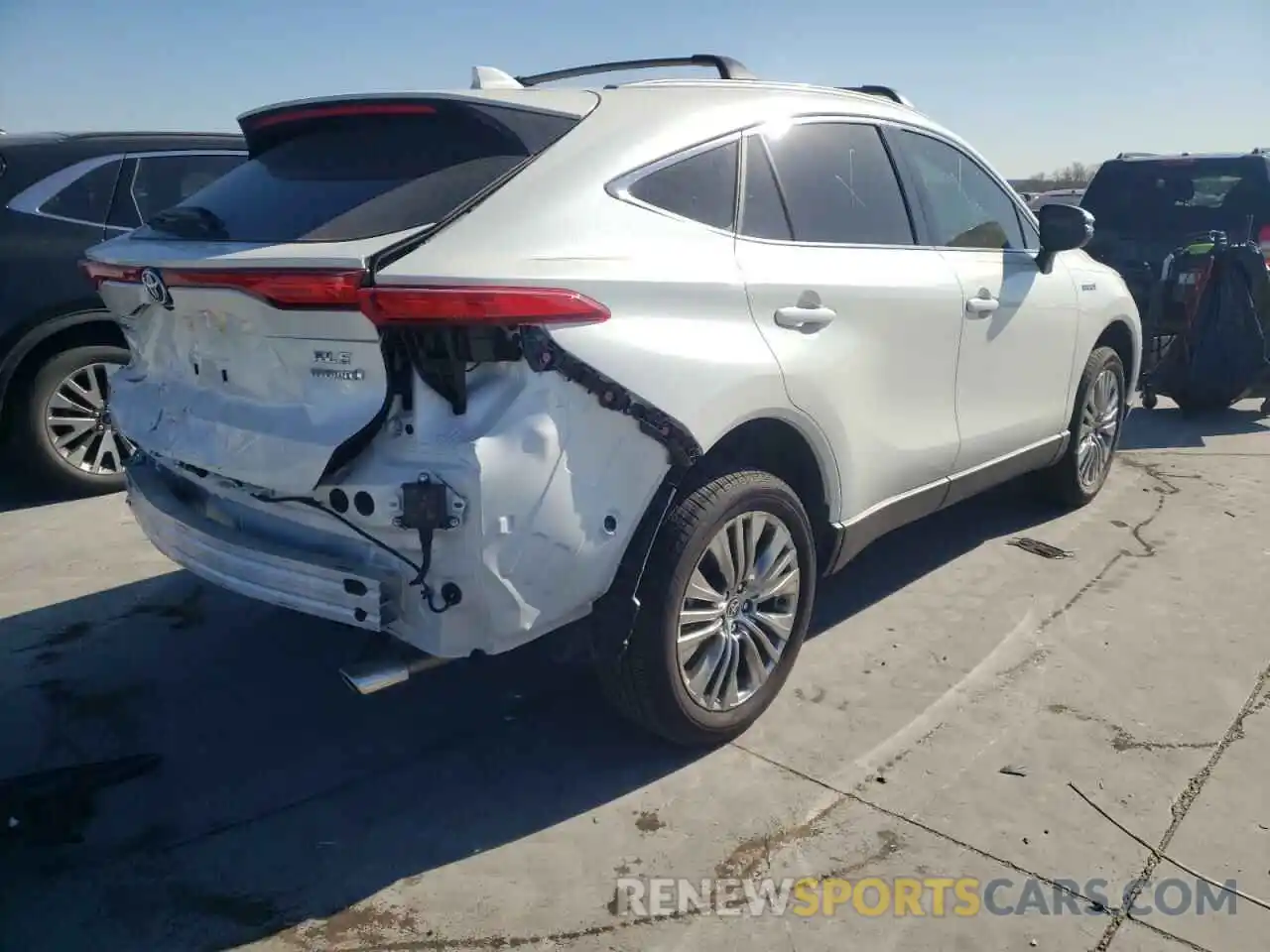 4 Photograph of a damaged car JTEAAAAH5MJ058306 TOYOTA VENZA 2021