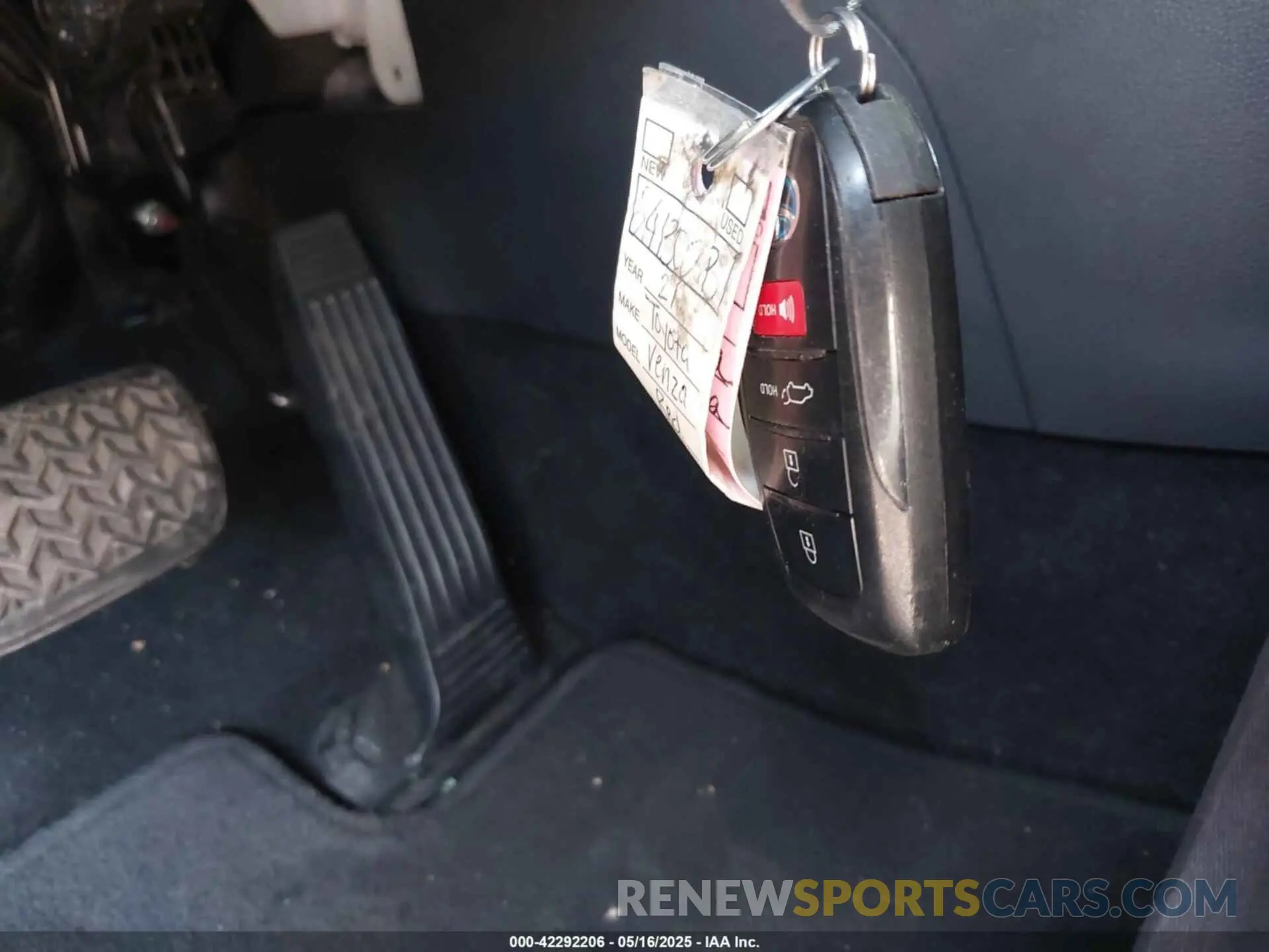 11 Photograph of a damaged car JTEAAAAH5MJ070861 TOYOTA VENZA 2021