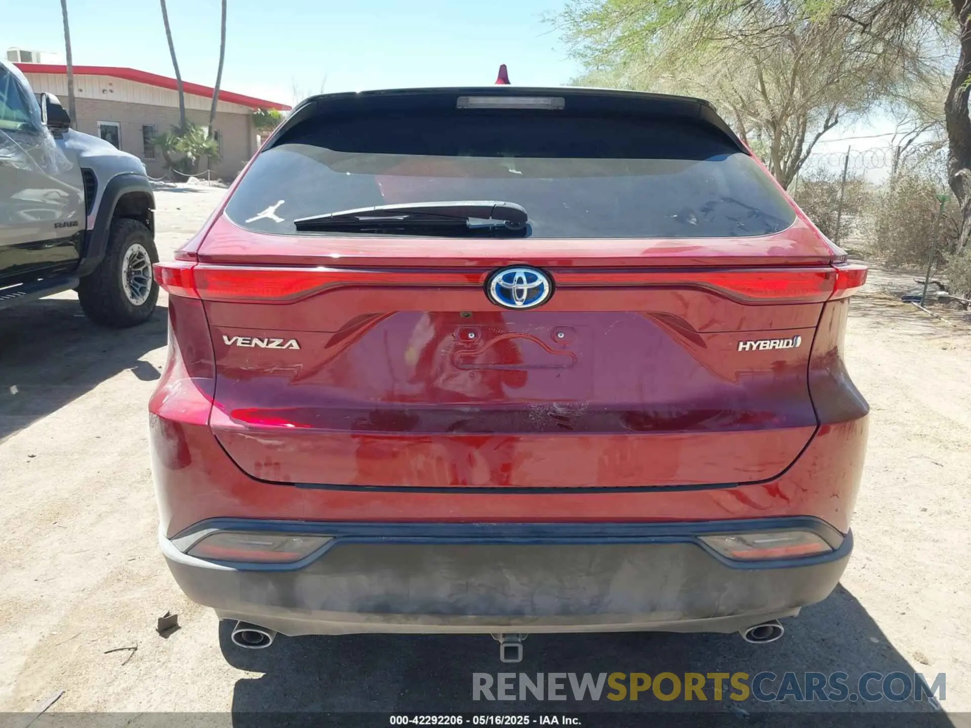 17 Photograph of a damaged car JTEAAAAH5MJ070861 TOYOTA VENZA 2021