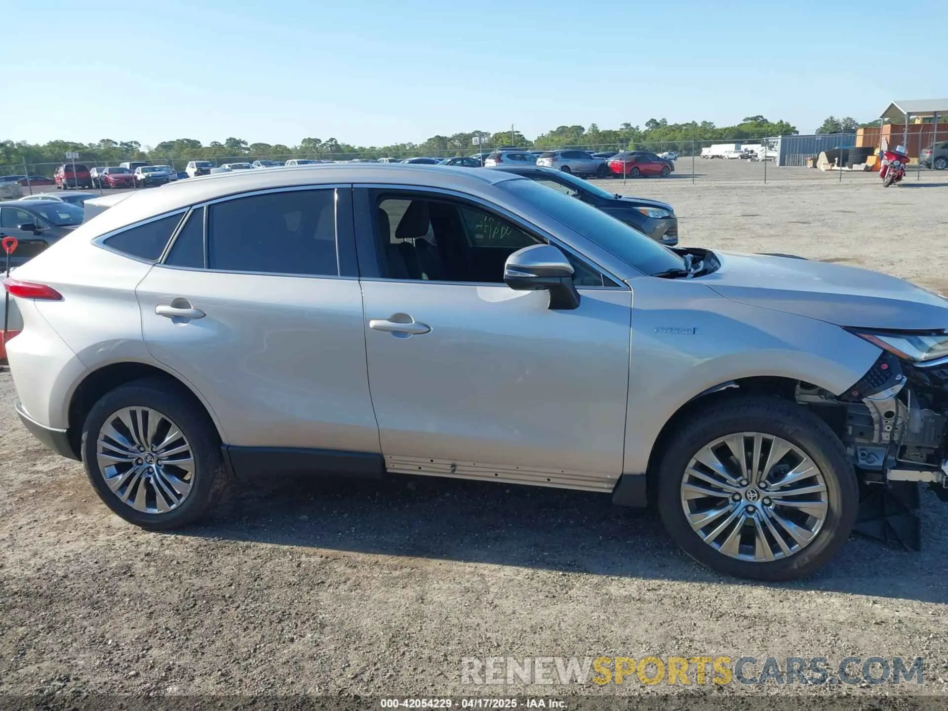 13 Photograph of a damaged car JTEAAAAH6MJ027243 TOYOTA VENZA 2021