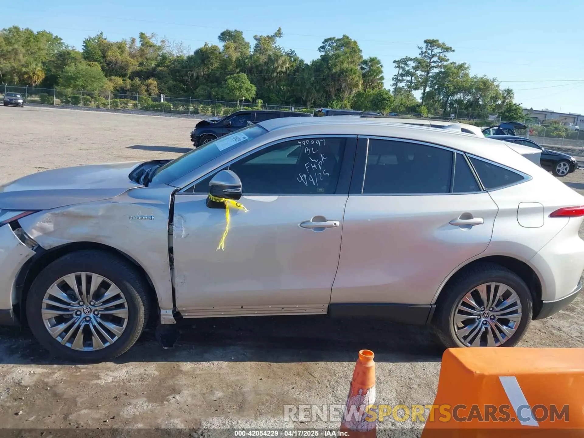 14 Photograph of a damaged car JTEAAAAH6MJ027243 TOYOTA VENZA 2021