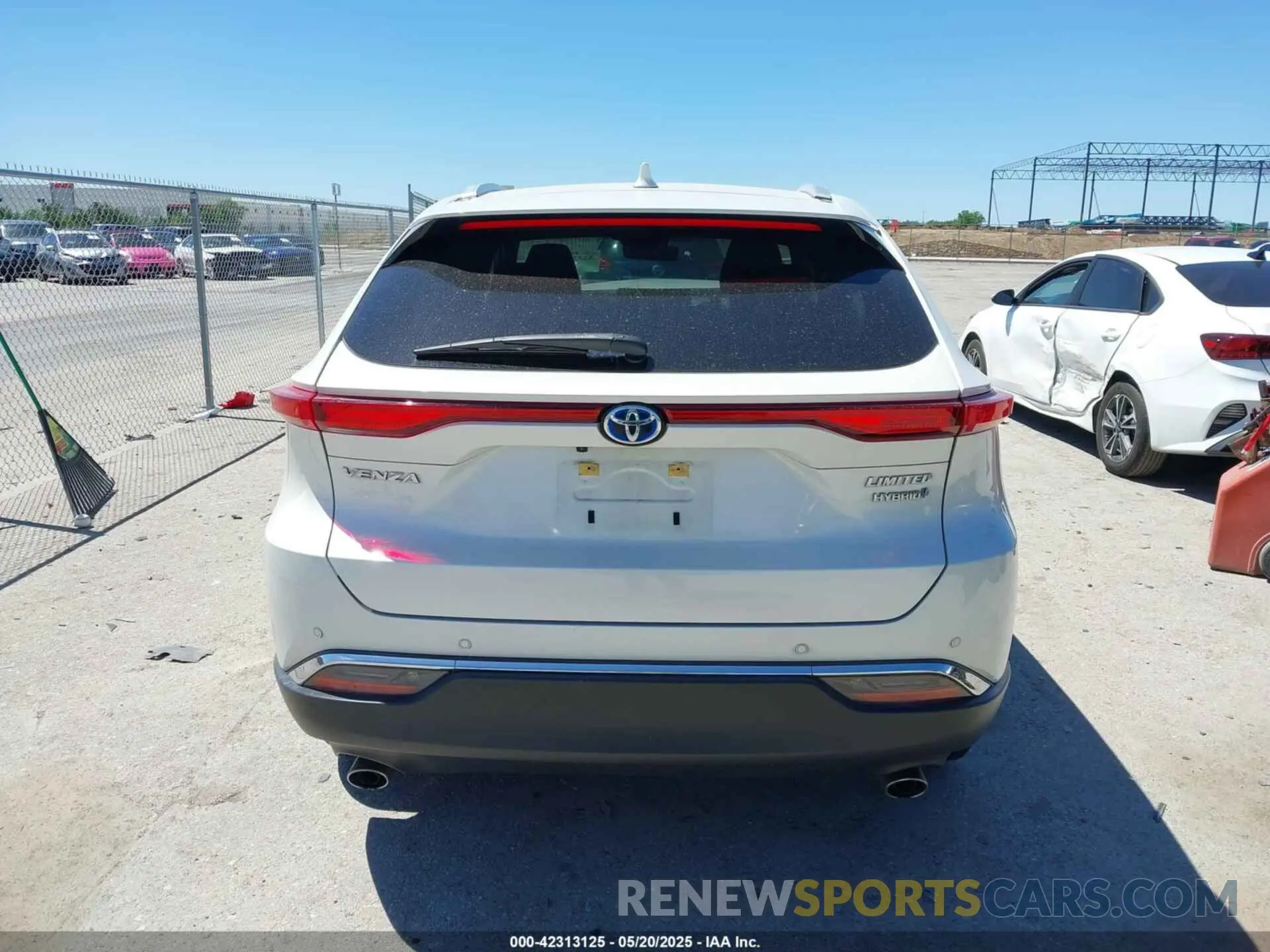 16 Photograph of a damaged car JTEAAAAH6MJ037769 TOYOTA VENZA 2021