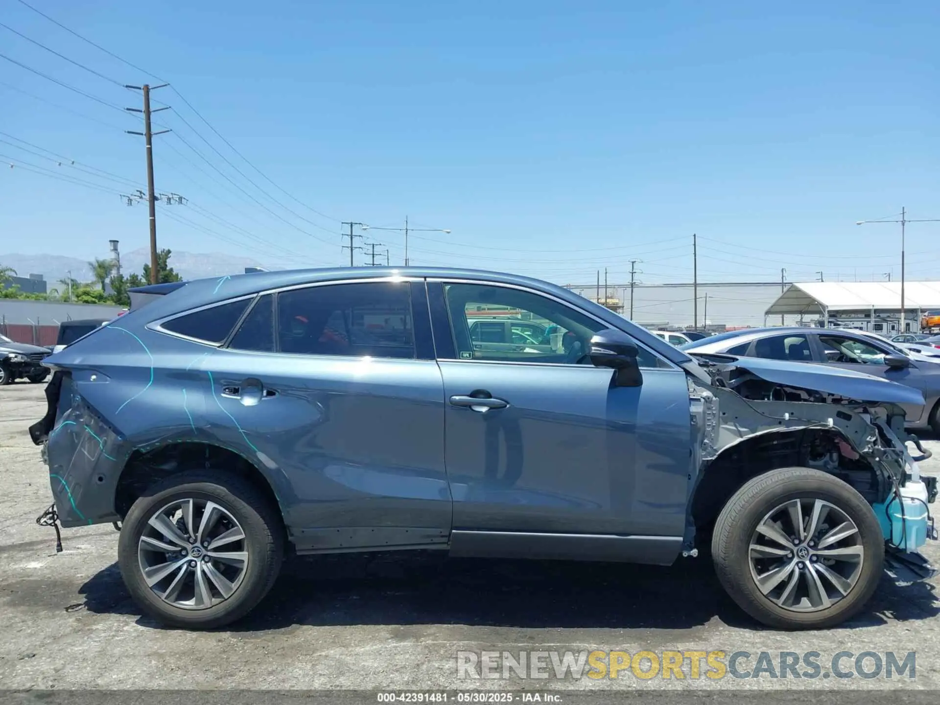 14 Photograph of a damaged car JTEAAAAH6MJ078452 TOYOTA VENZA 2021