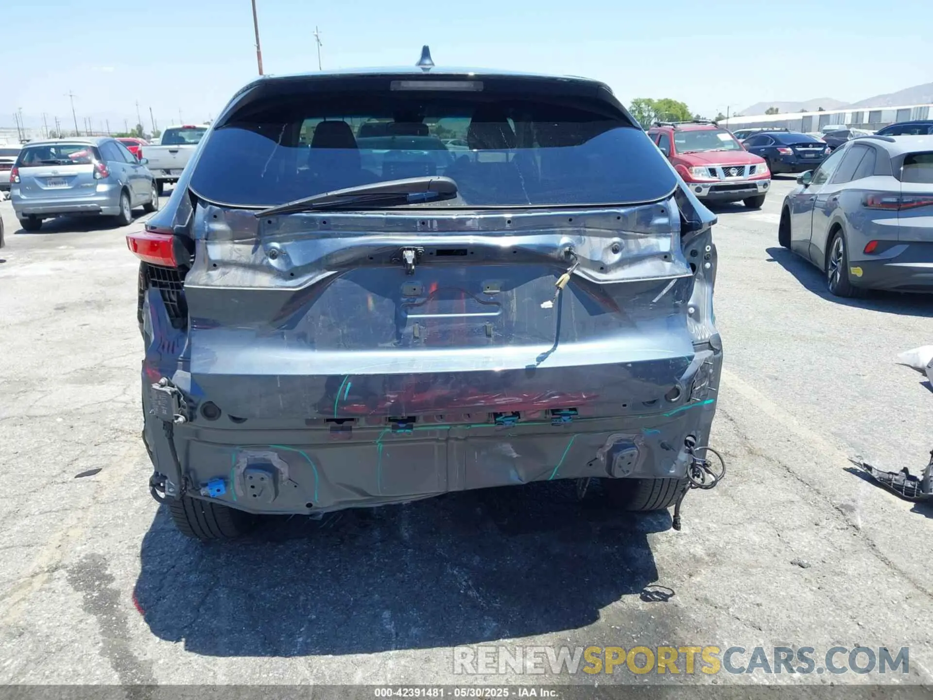 18 Photograph of a damaged car JTEAAAAH6MJ078452 TOYOTA VENZA 2021