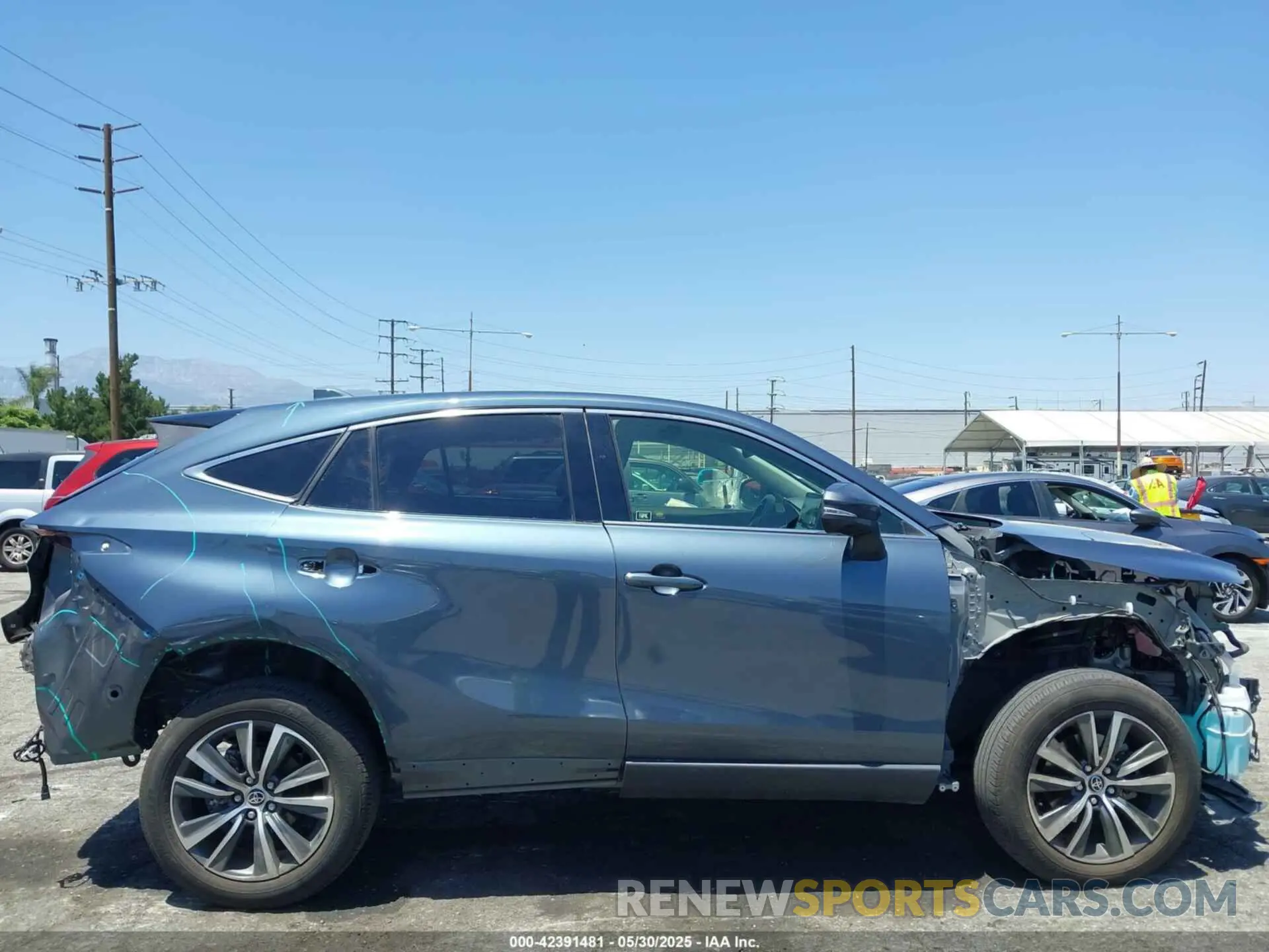 19 Photograph of a damaged car JTEAAAAH6MJ078452 TOYOTA VENZA 2021