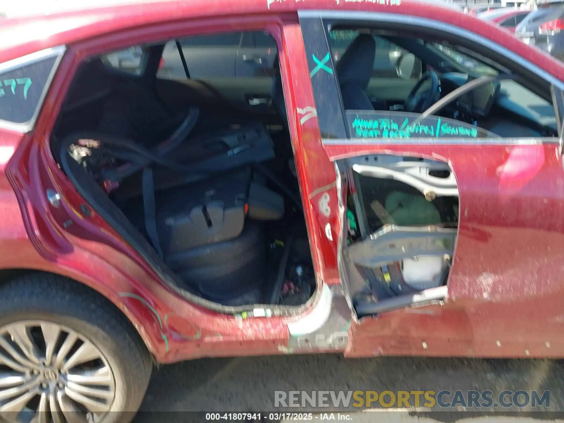 13 Photograph of a damaged car JTEAAAAH7MJ010144 TOYOTA VENZA 2021